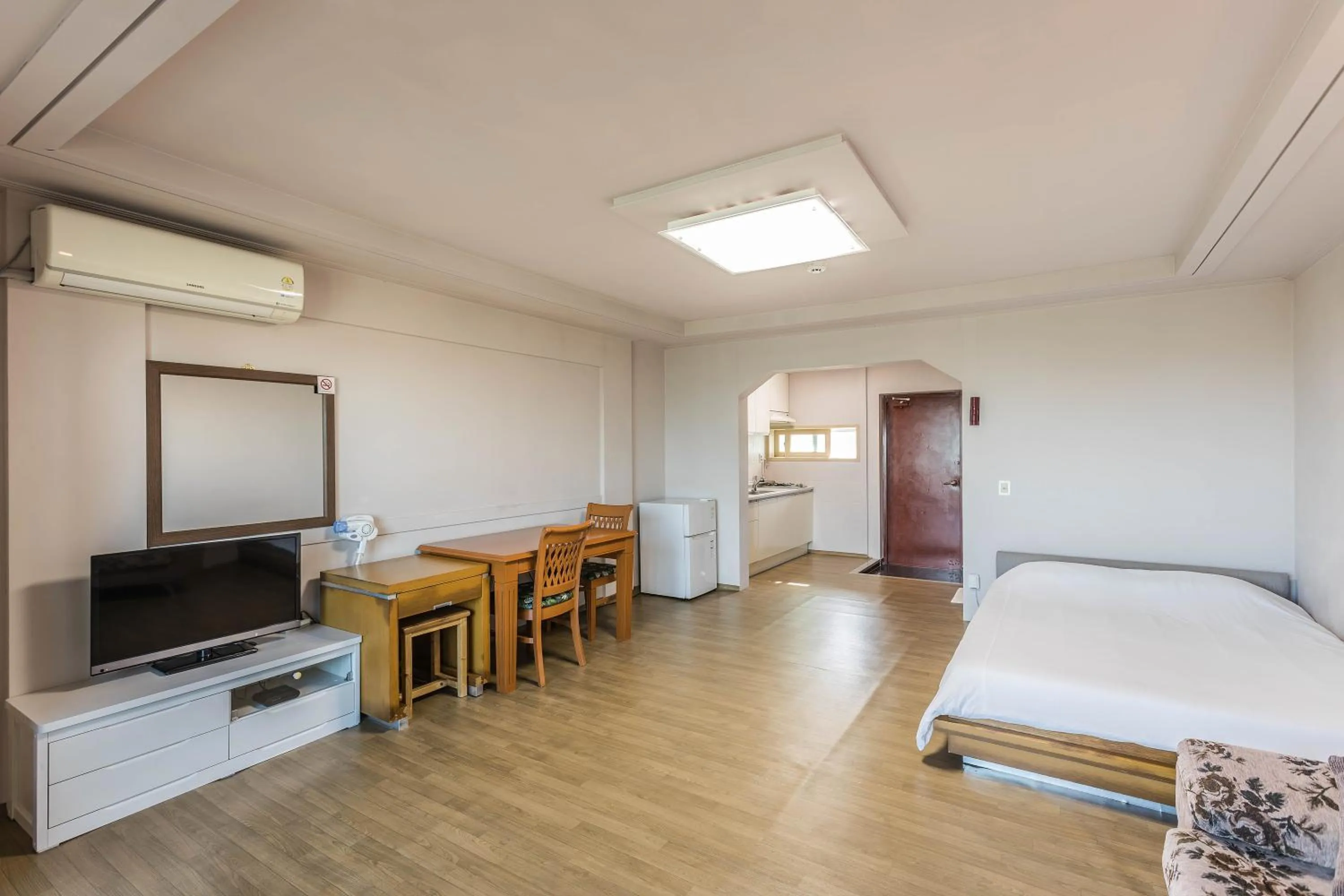 Photo of the whole room, Bed in Sea Eco Beach