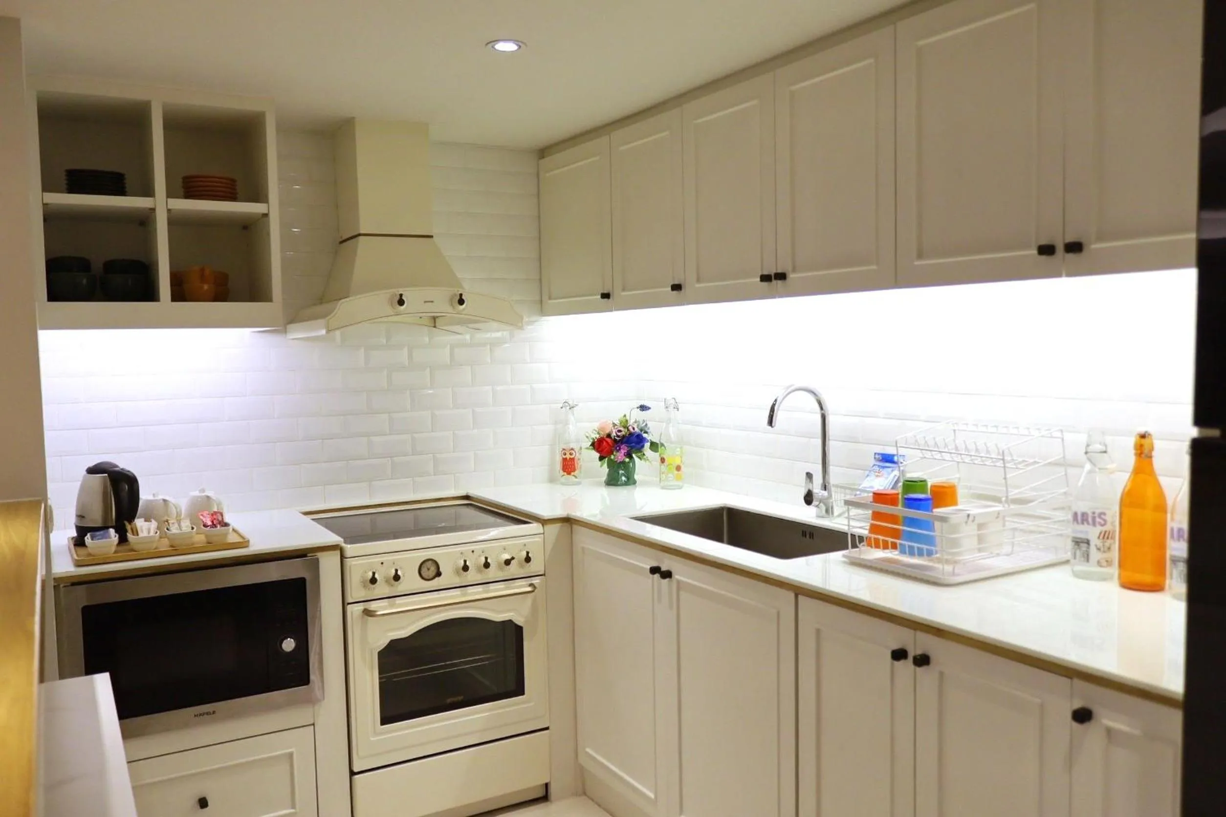 kitchen in Tinidee Trendy Bangkok Khaosan