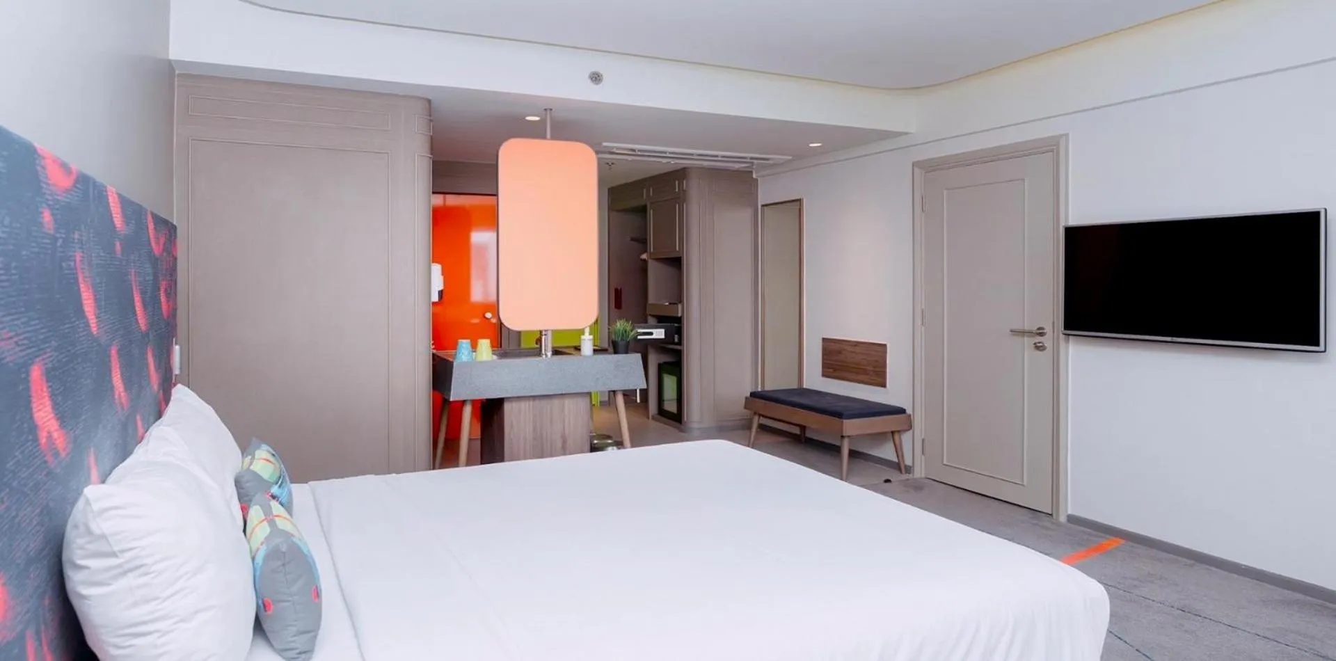 Seating area, Bed in Tinidee Trendy Bangkok Khaosan