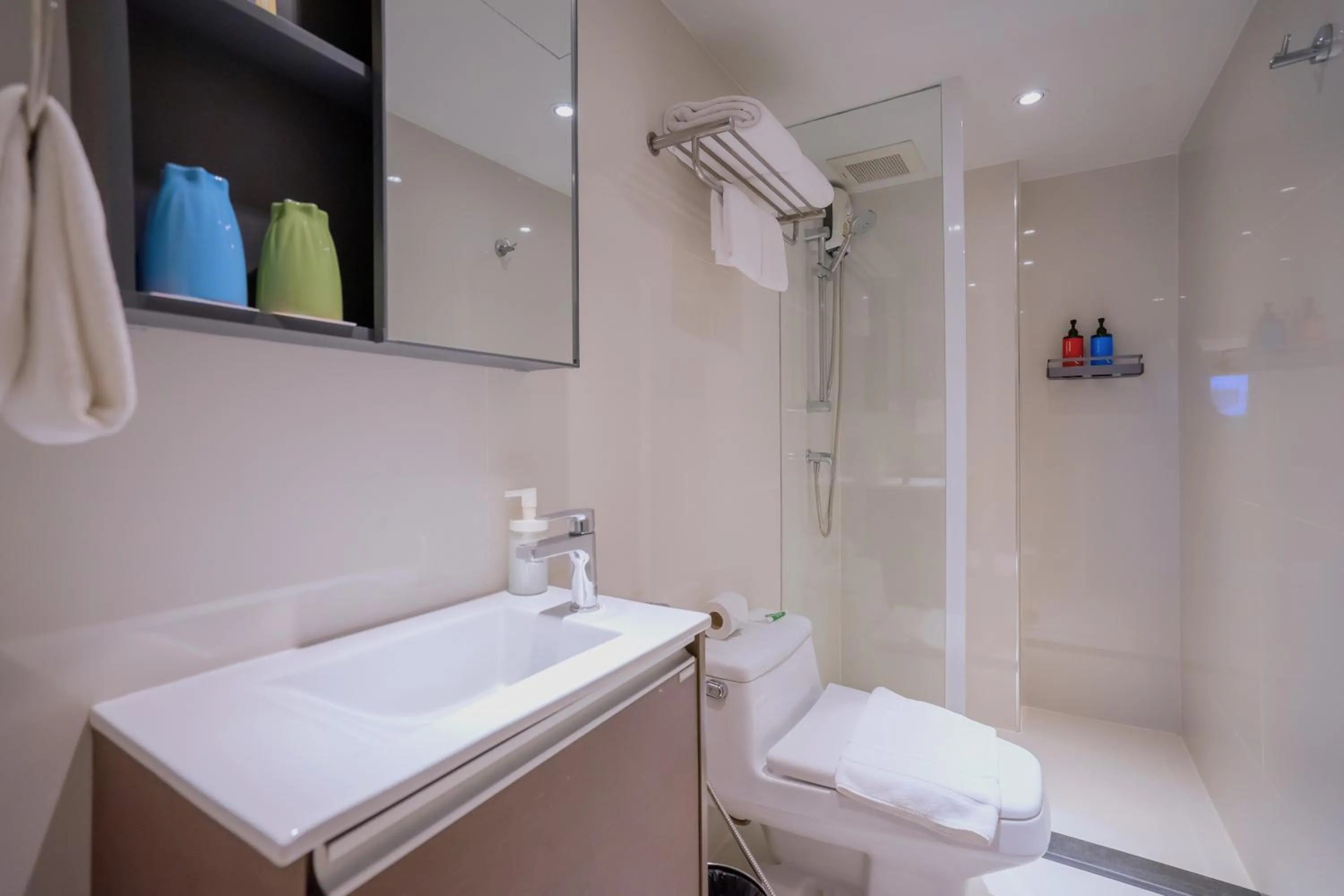 Bathroom in Tinidee Trendy Bangkok Khaosan