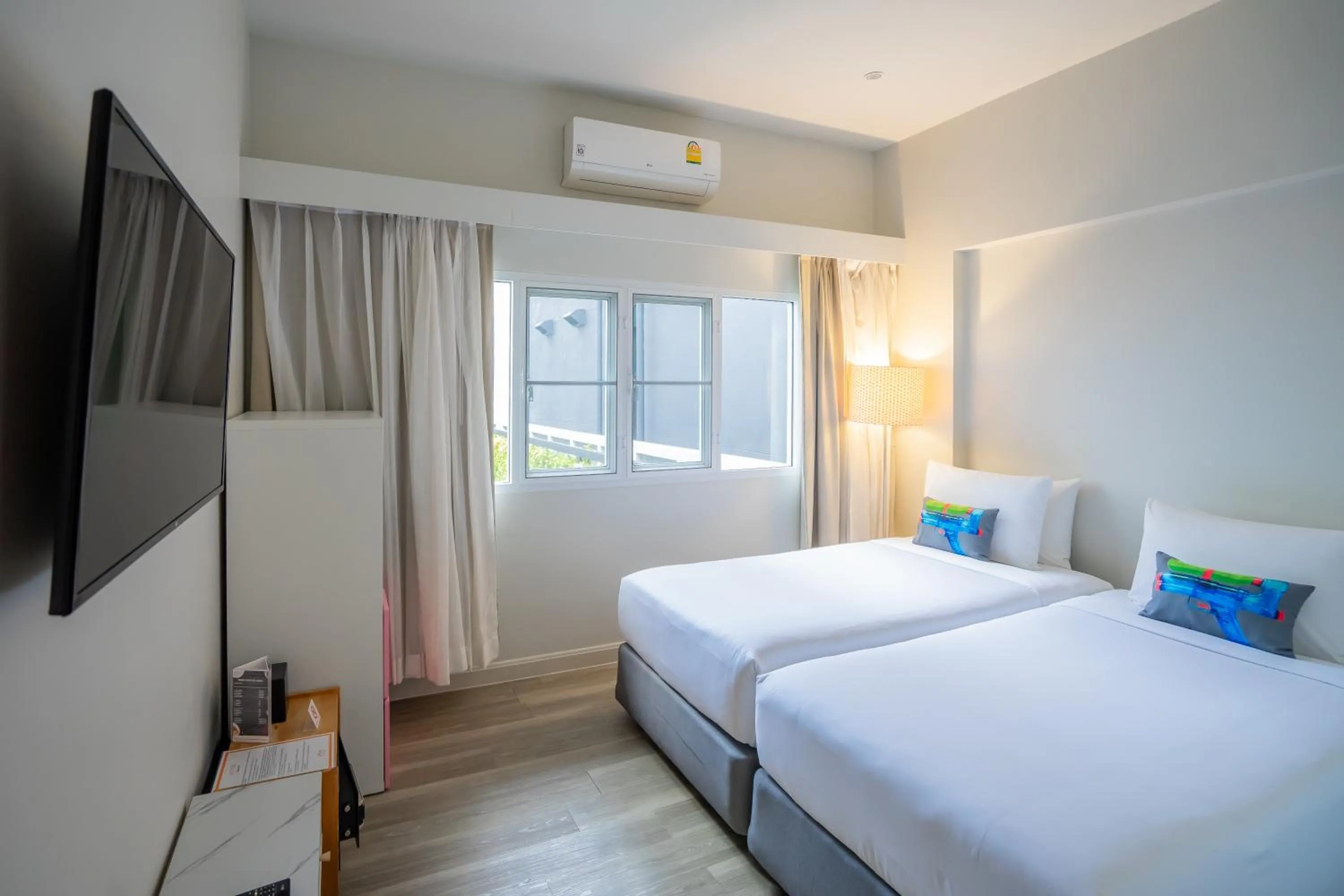 View (from property/room), Bed in Tinidee Trendy Bangkok Khaosan