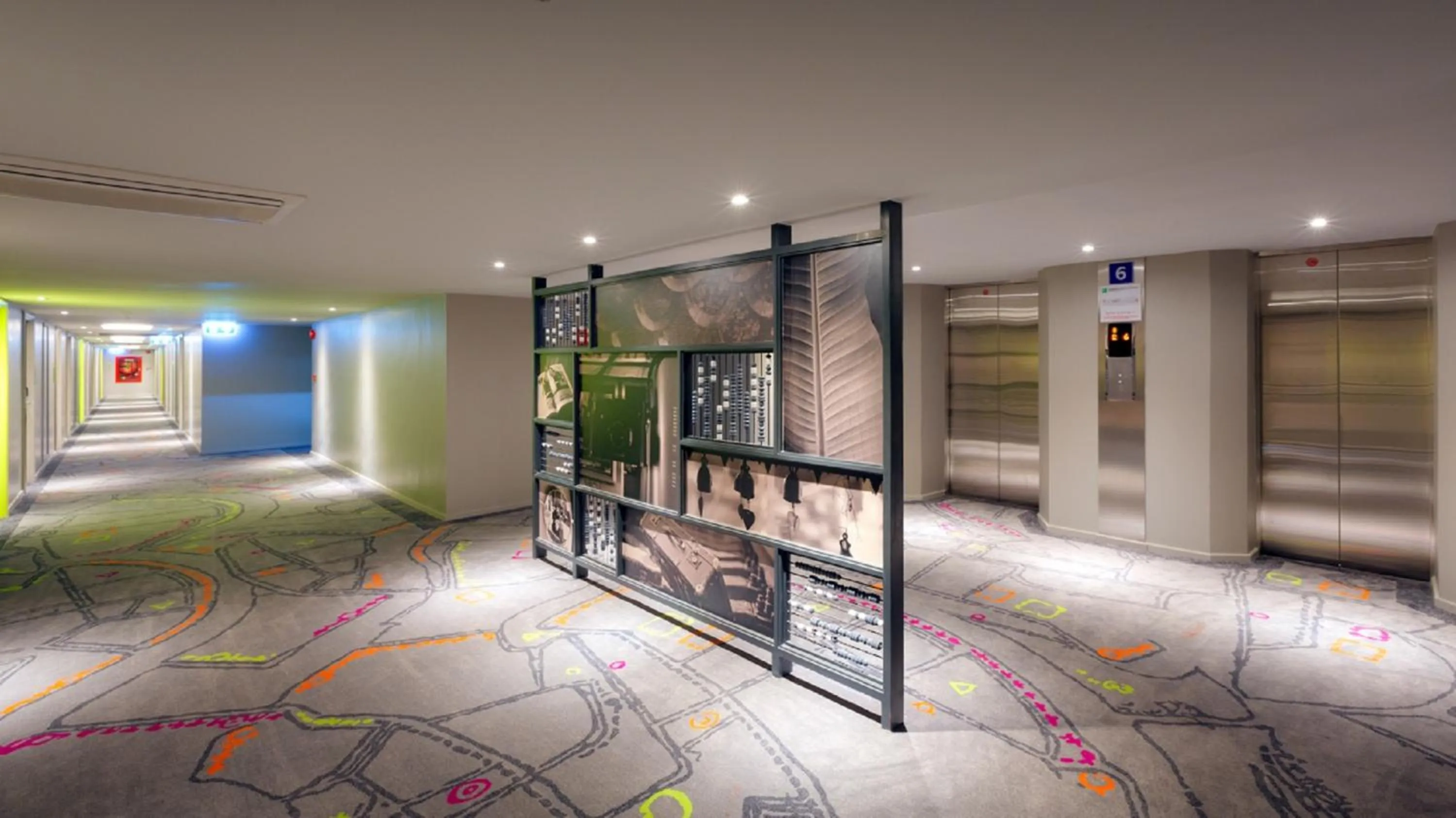 elevator, Bed in Tinidee Trendy Bangkok Khaosan