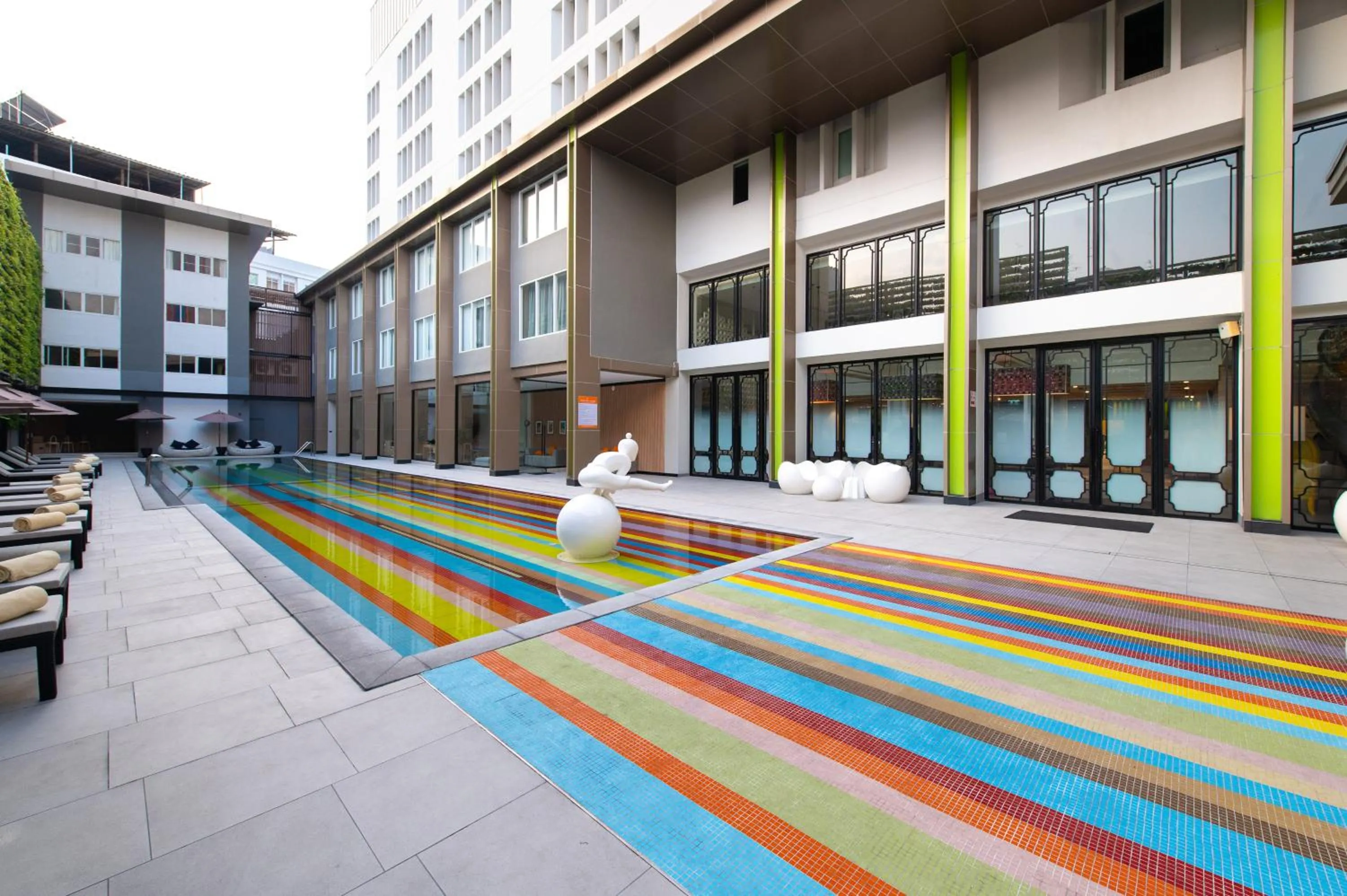 Pool view in Tinidee Trendy Bangkok Khaosan