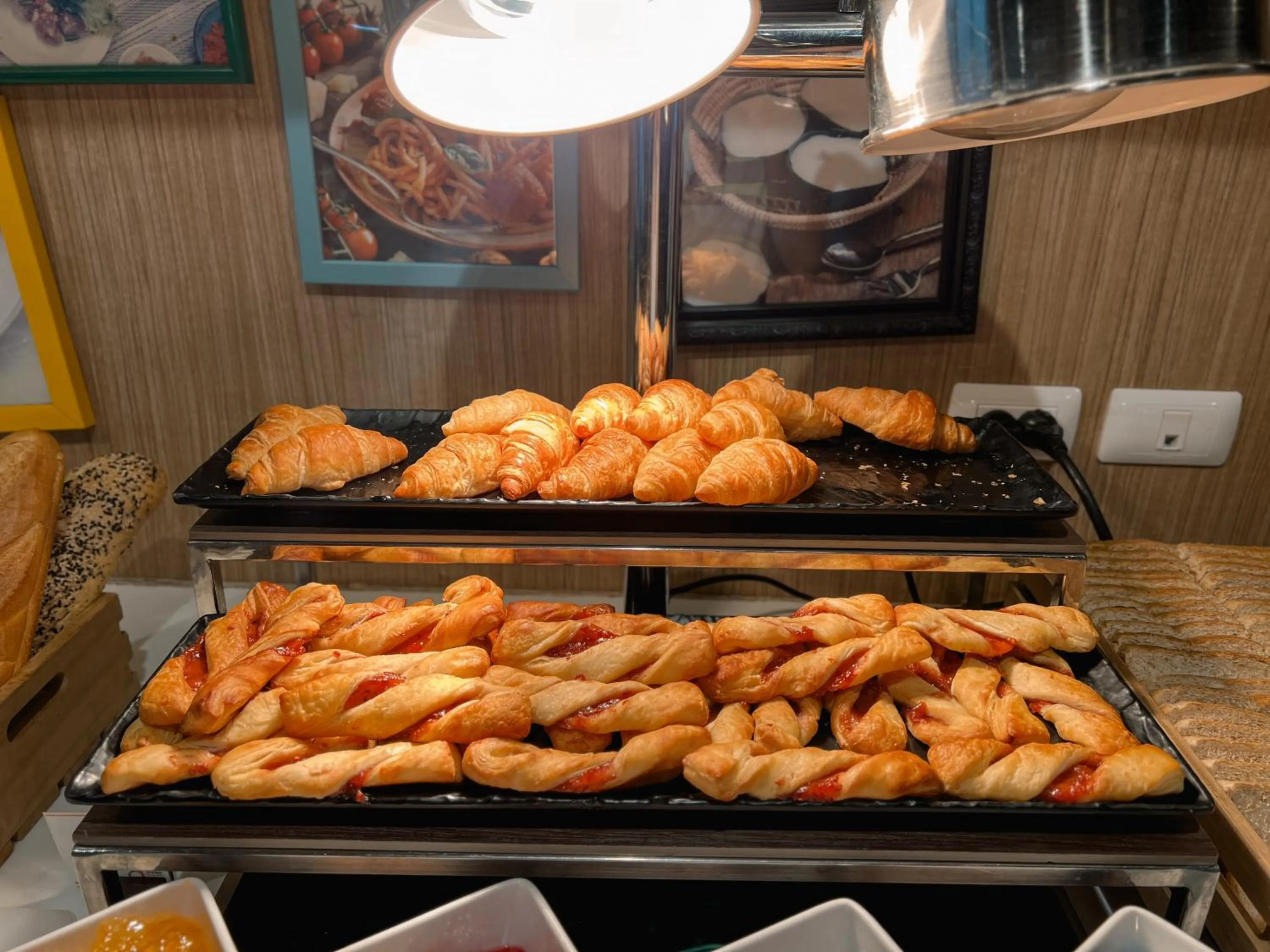 Breakfast in Tinidee Trendy Bangkok Khaosan