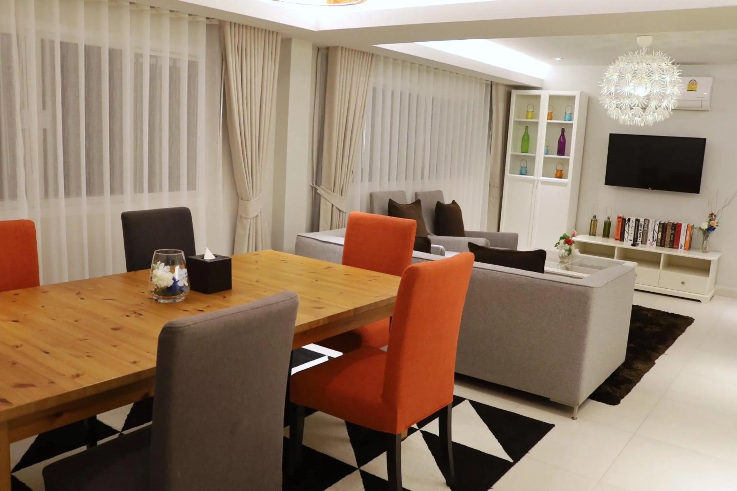 Seating area in Tinidee Trendy Bangkok Khaosan