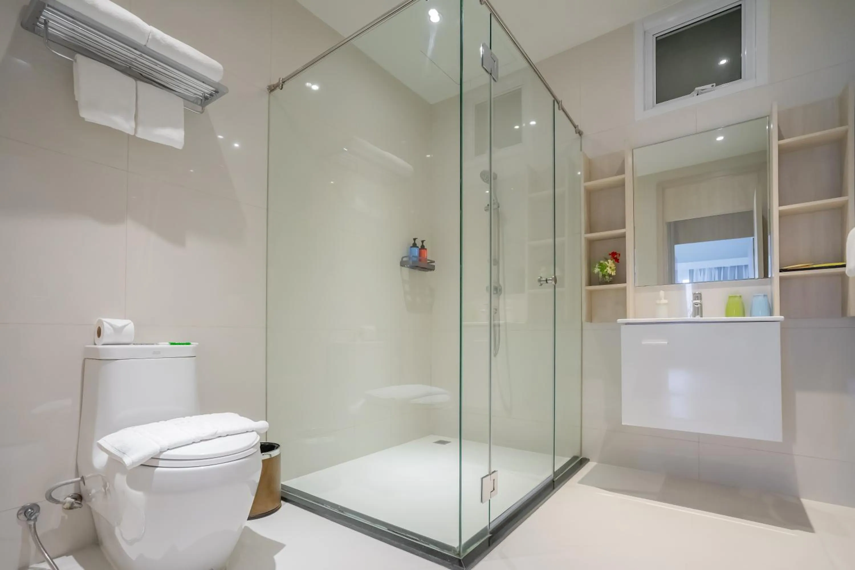 Toilet in Tinidee Trendy Bangkok Khaosan