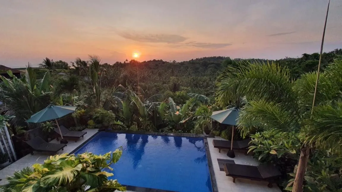 Swimming pool in Kelingking Sunset Point Hotel & Spa