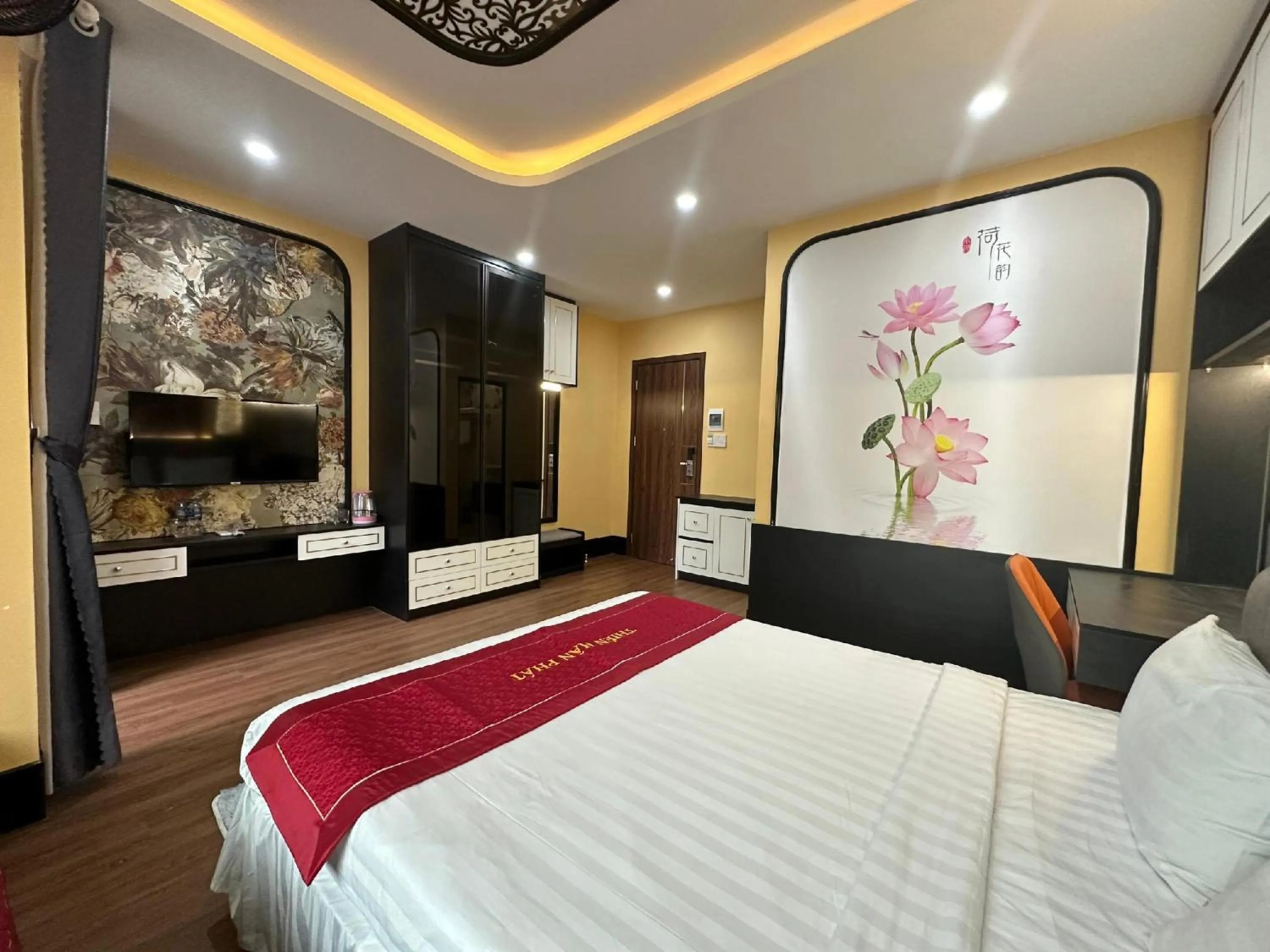 Photo of the whole room, Bed in Thien Han Phat Hotel