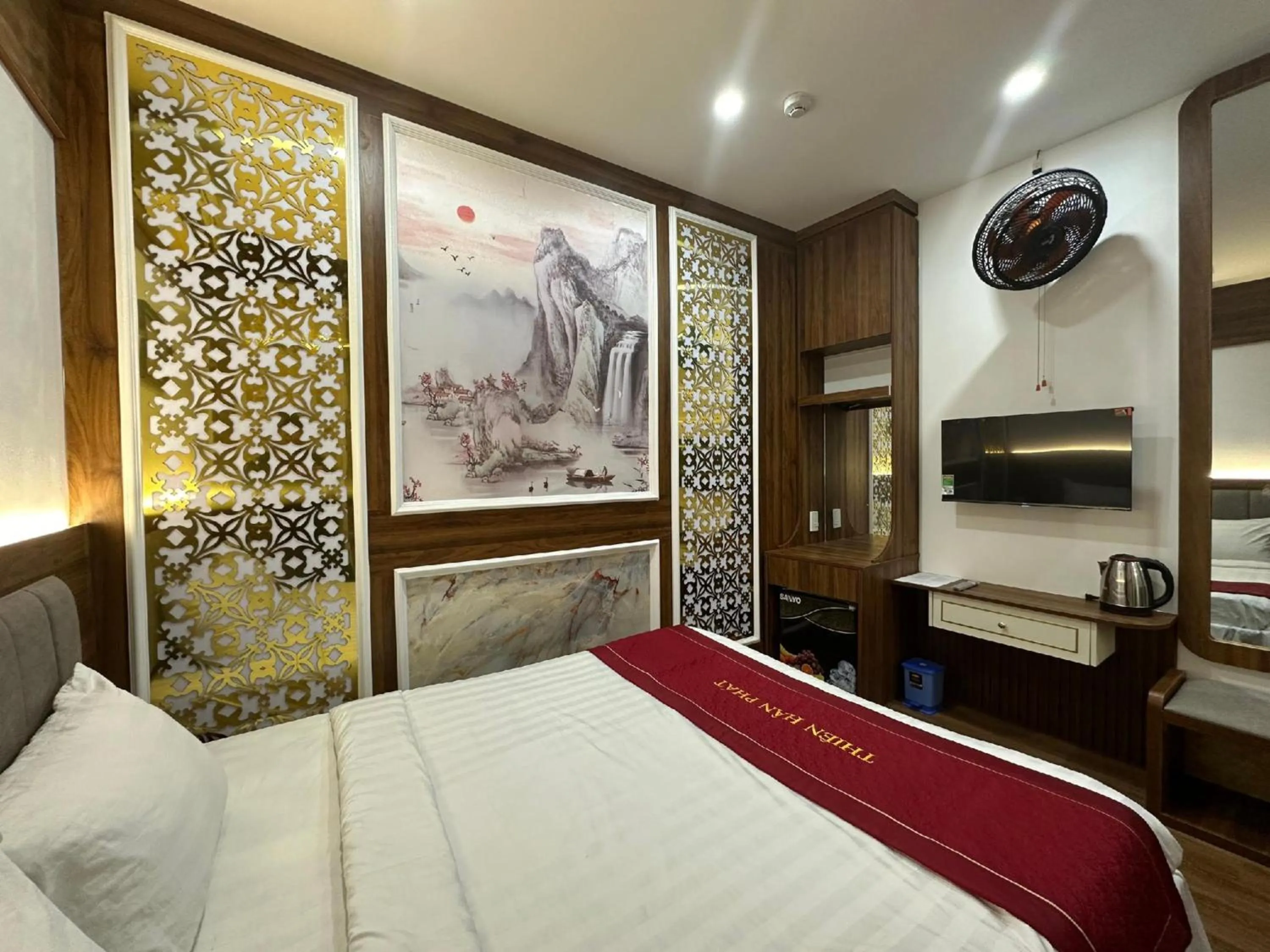 Bedroom, Bed in Thien Han Phat Hotel