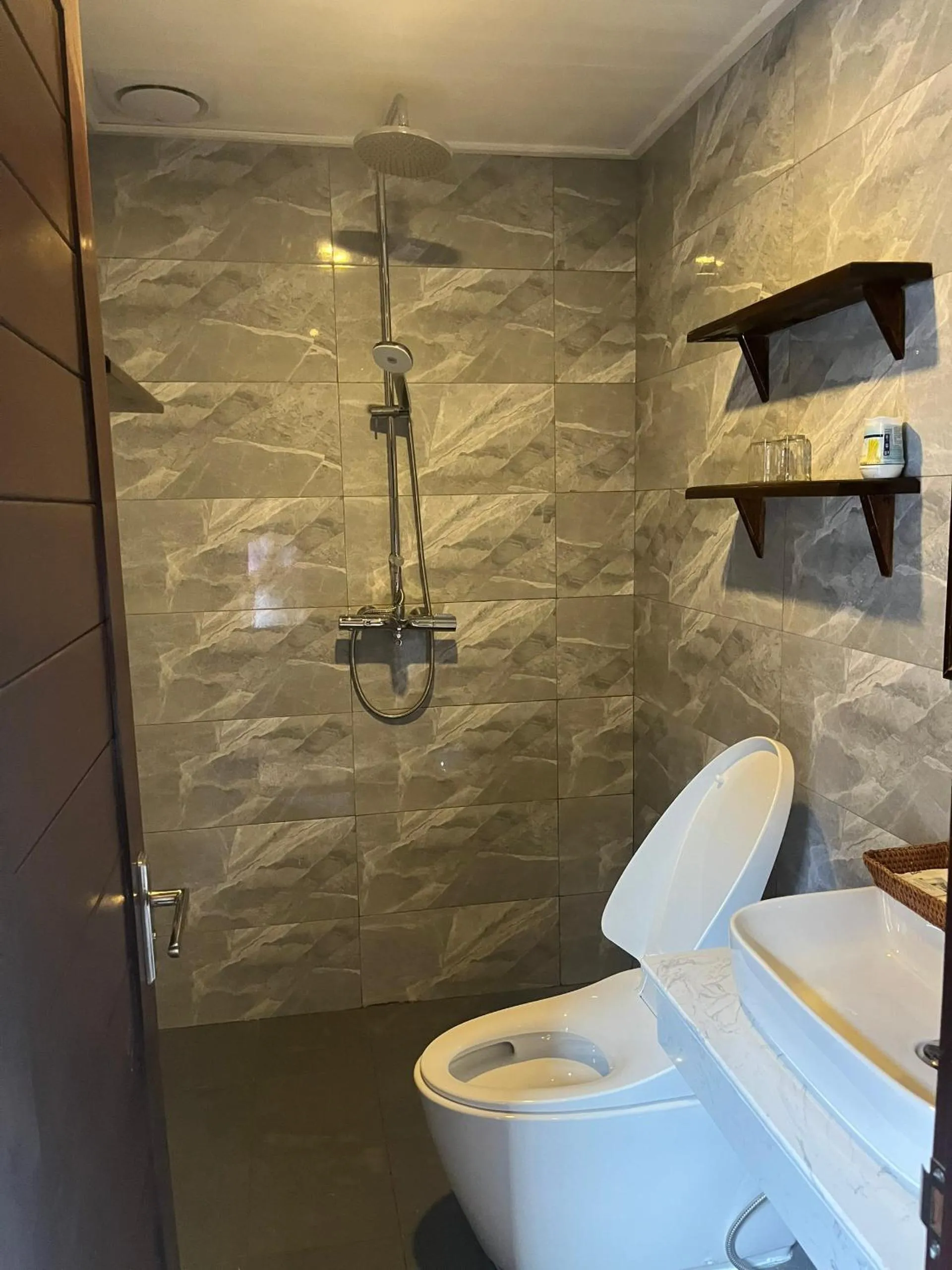 Shower in Villa Namkhan Heritage