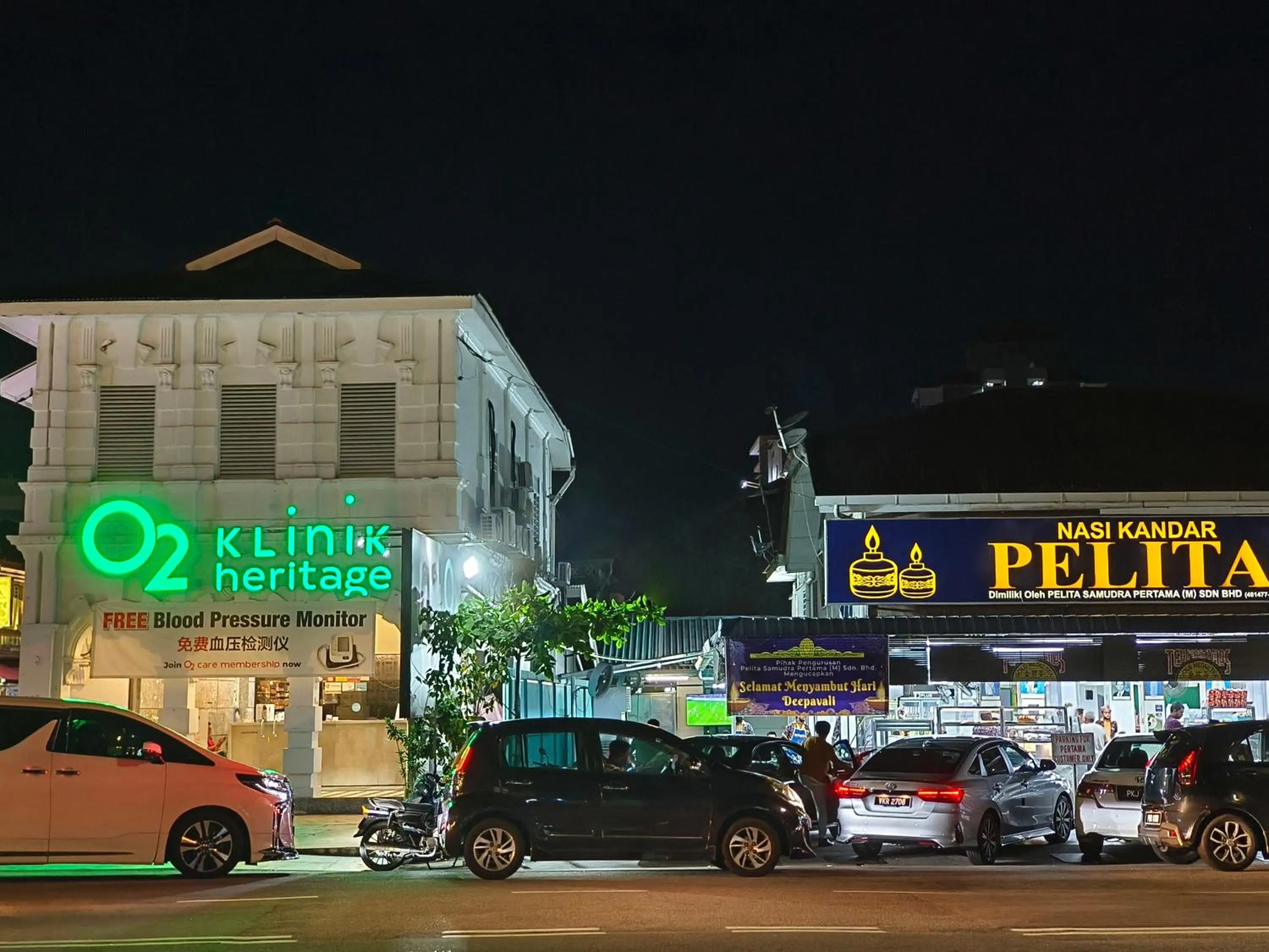 Restaurant/places to eat in ZOOM HOTEL