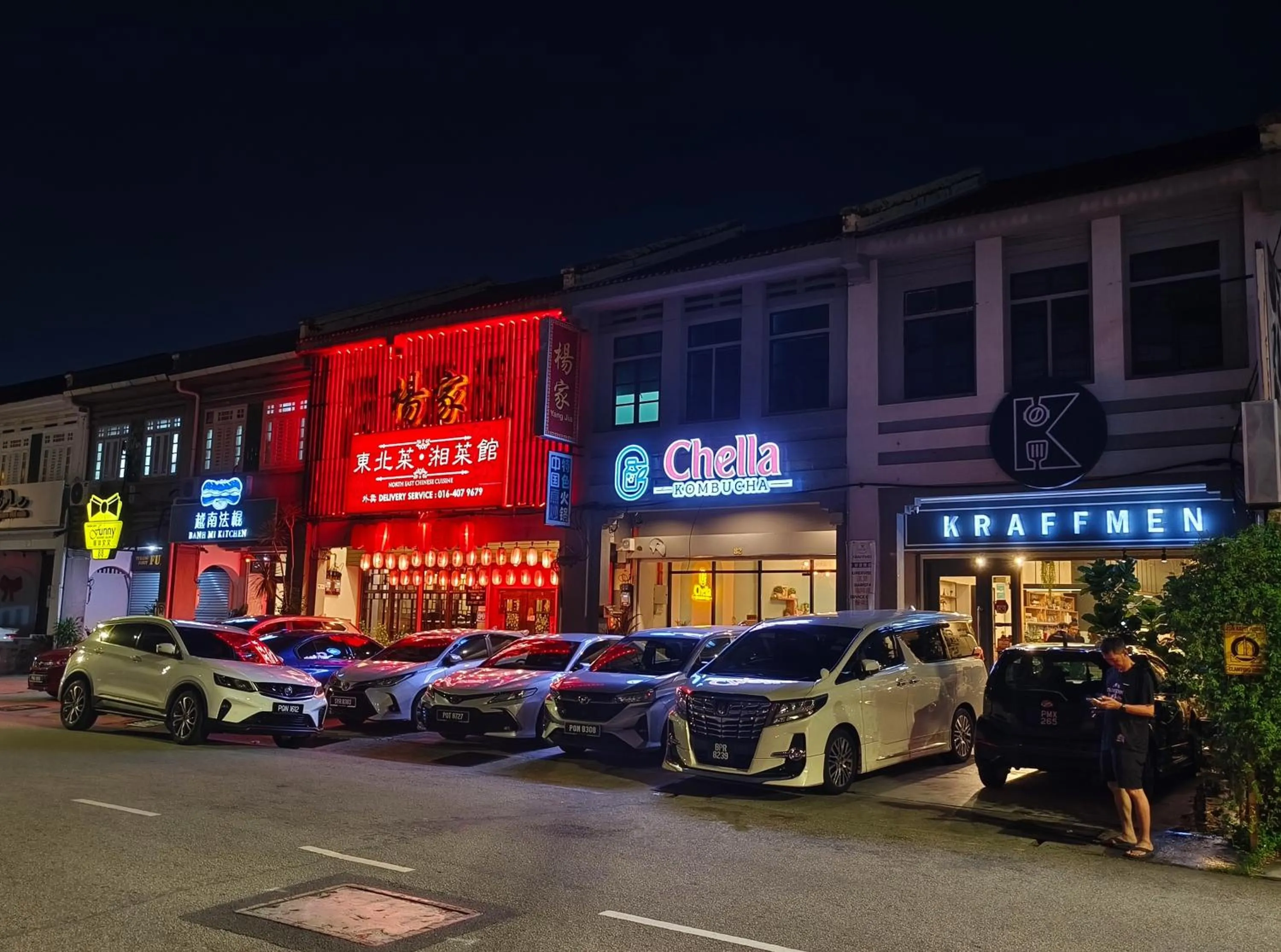 Restaurant/places to eat in ZOOM HOTEL