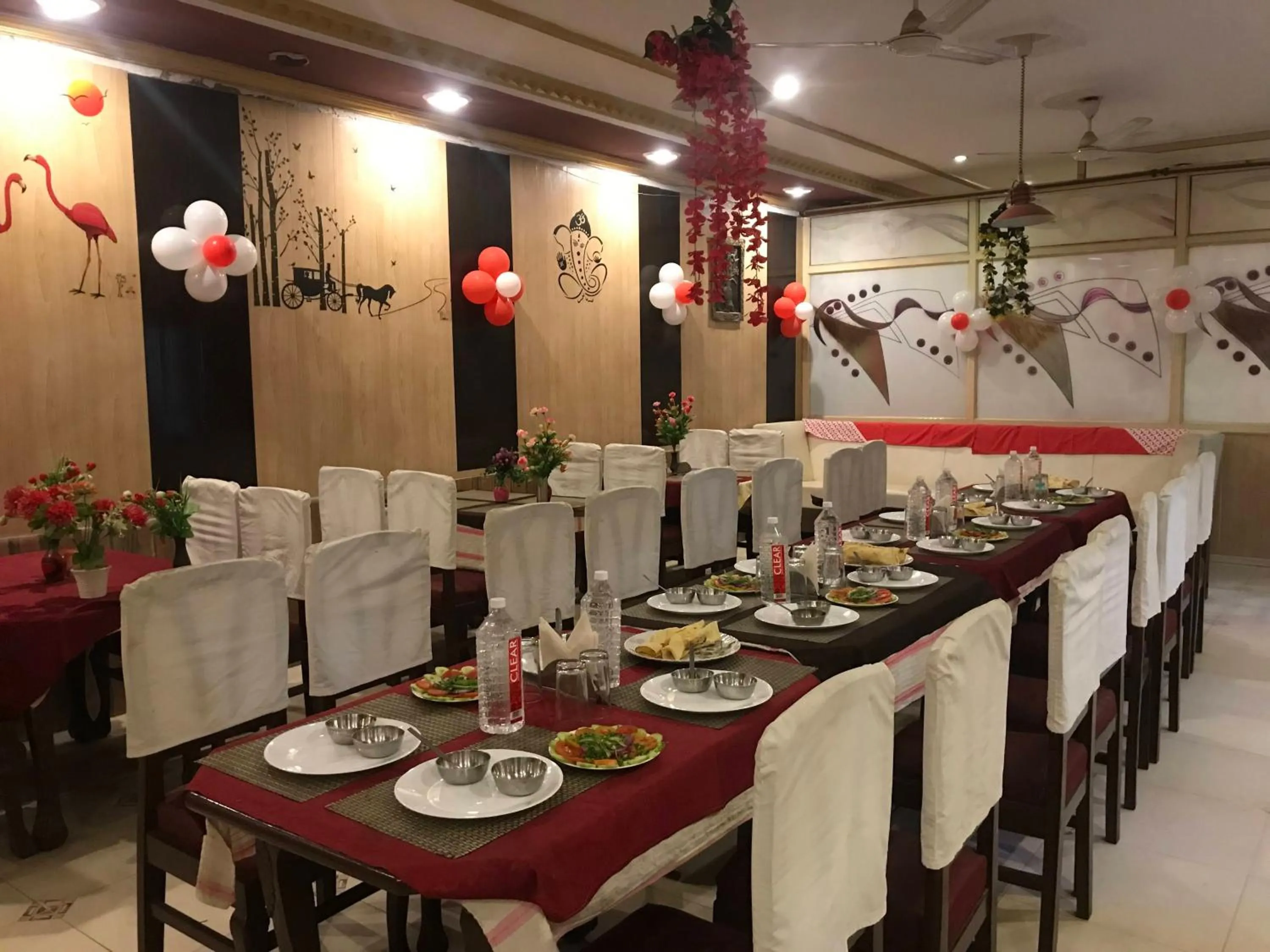 Restaurant/places to eat in Hotel Pratap Palace