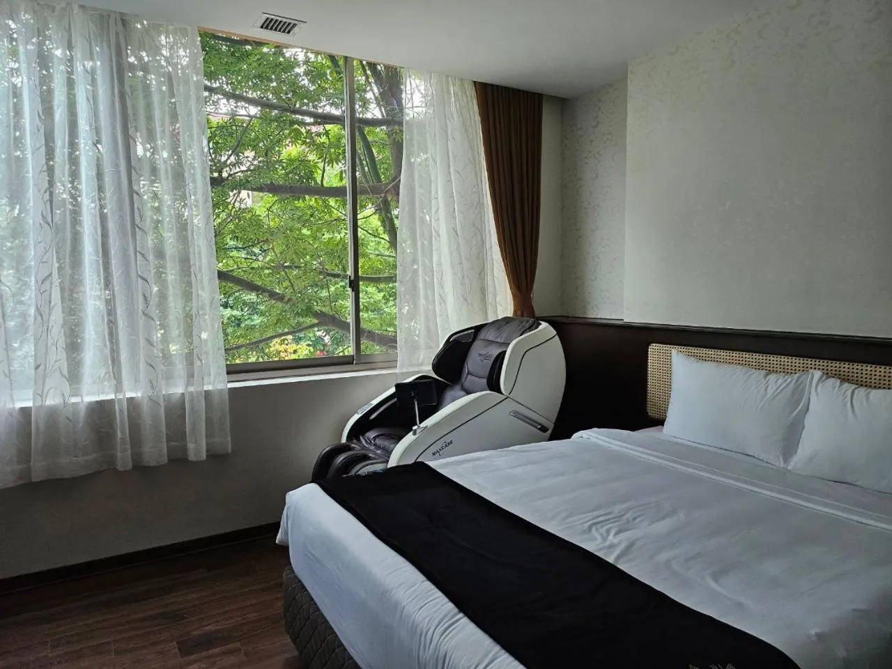 Photo of the whole room, Bed in MOMIZI HANOI 2 - PHAN KE BINH