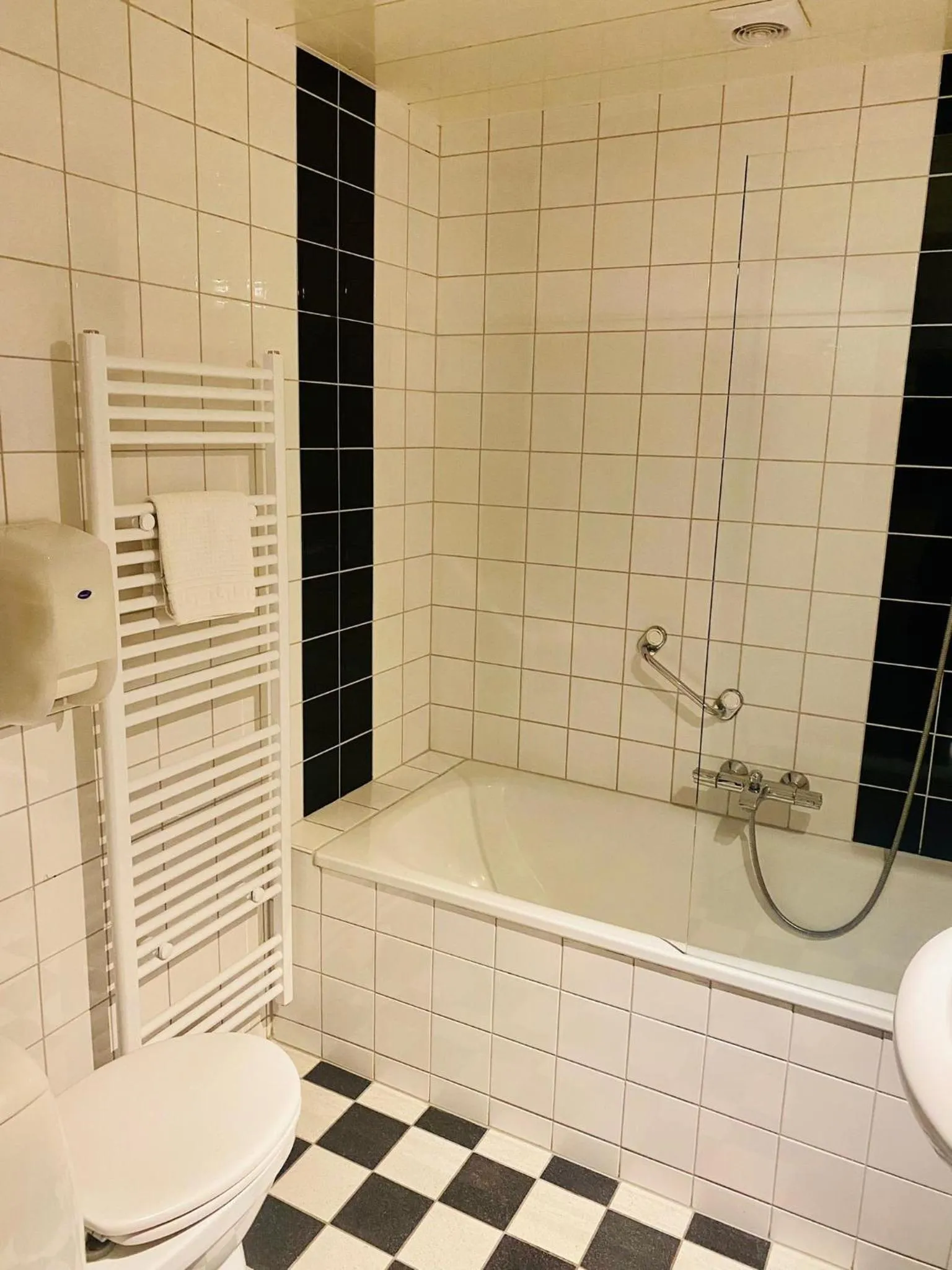 Bathroom in Hotel Restaurant 'de Vossenberg'