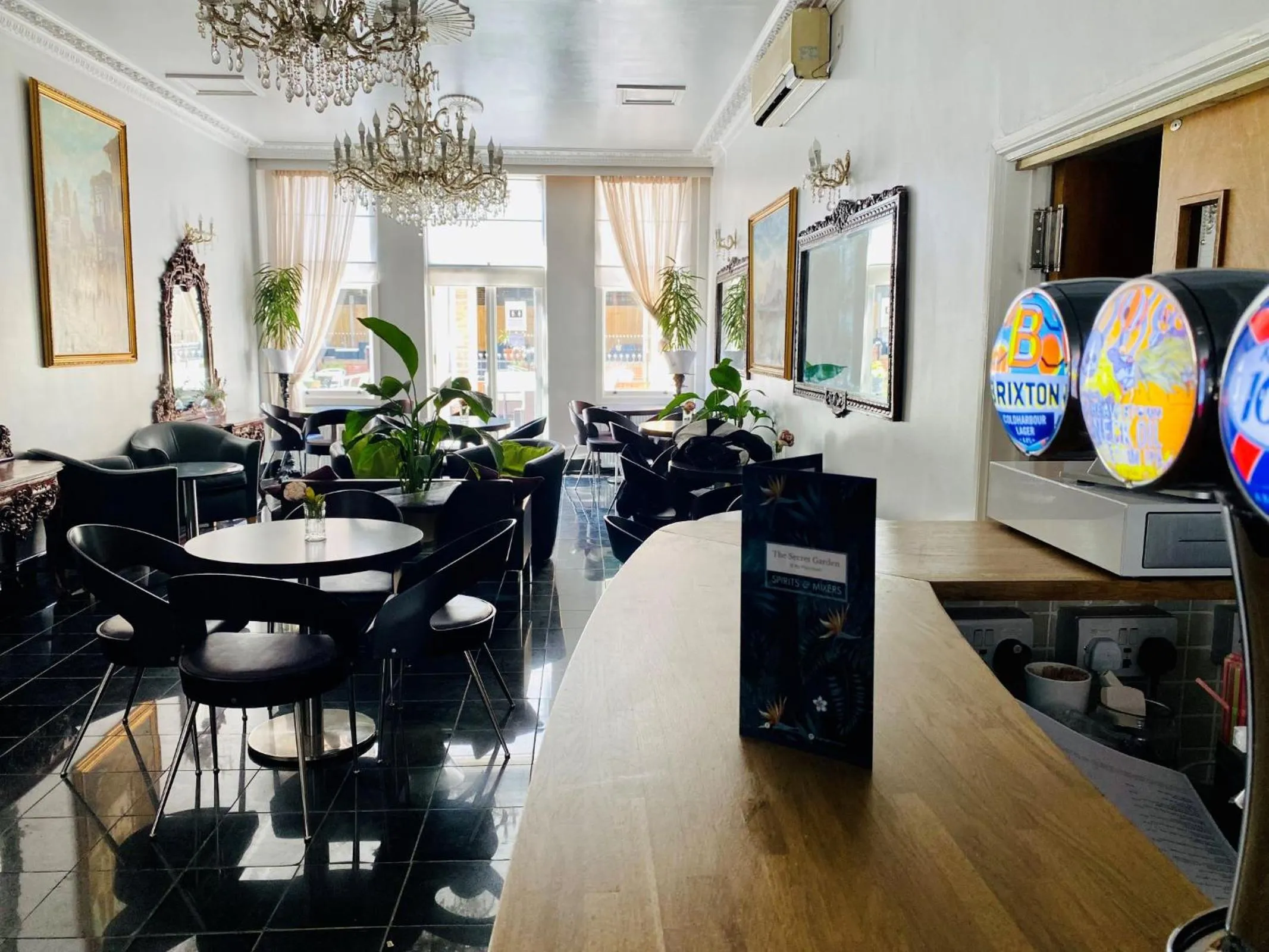 Lounge or bar in My Place Hotel