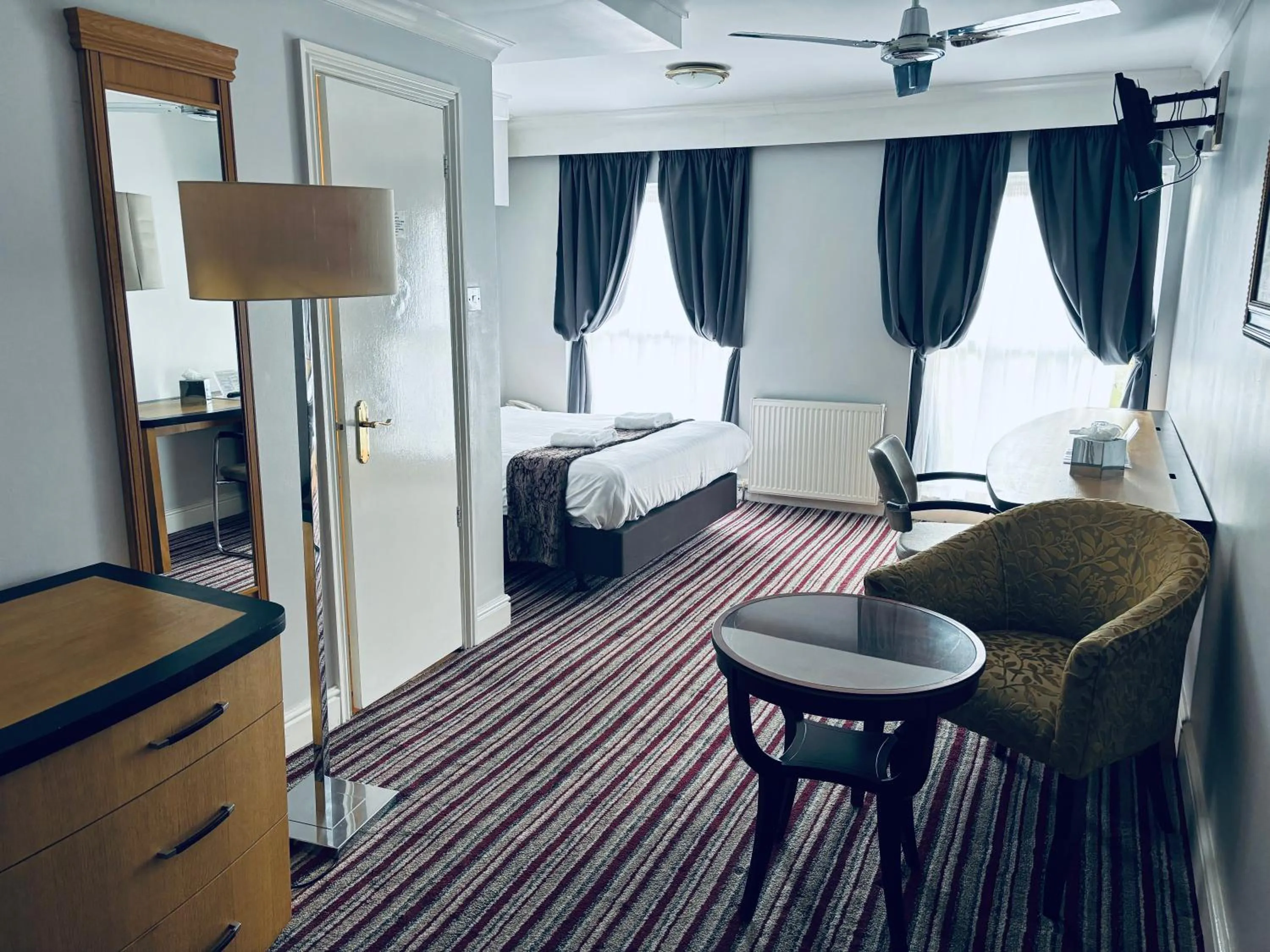 Photo of the whole room, Bed in My Place Hotel