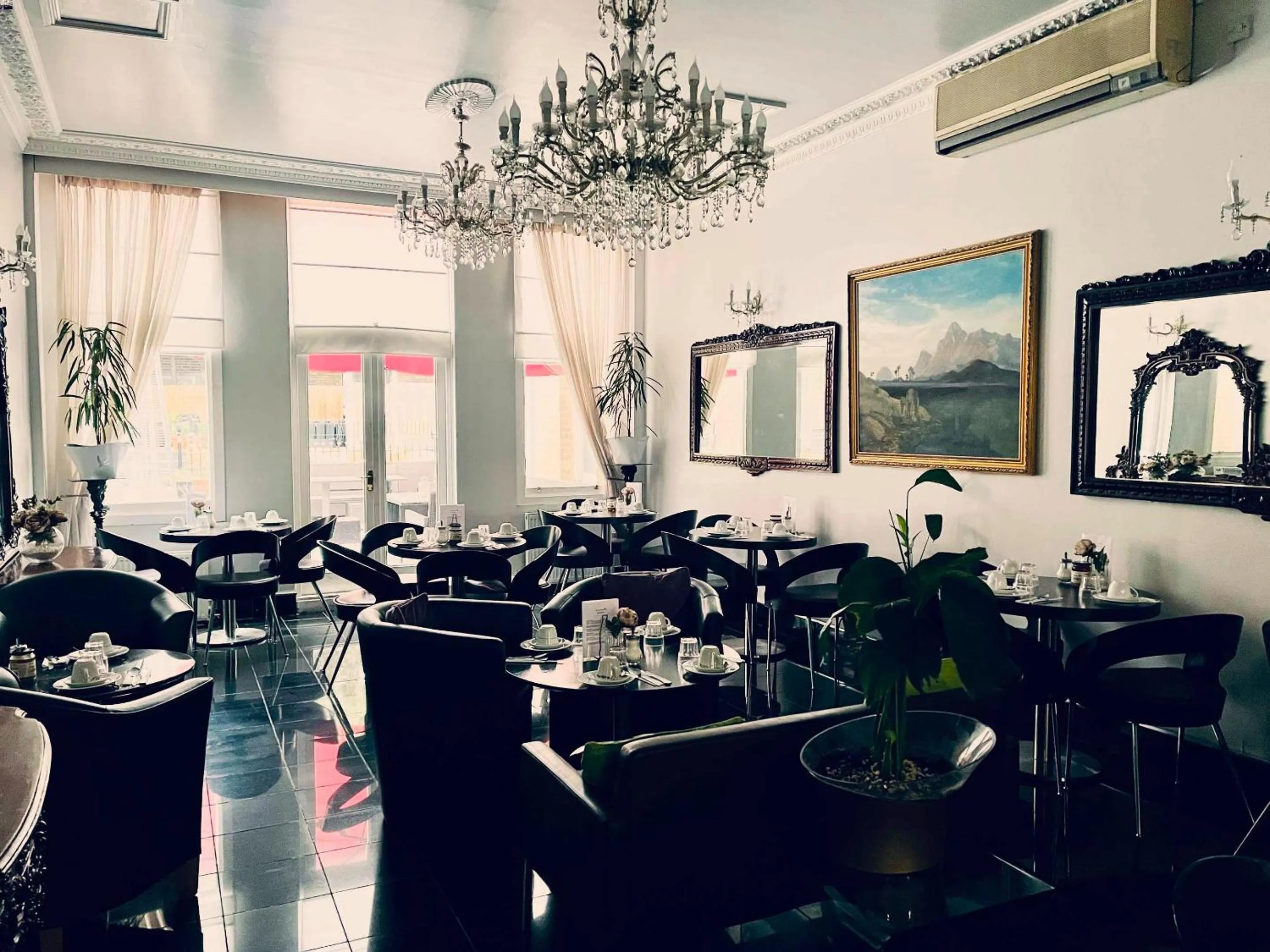 Breakfast in My Place Hotel