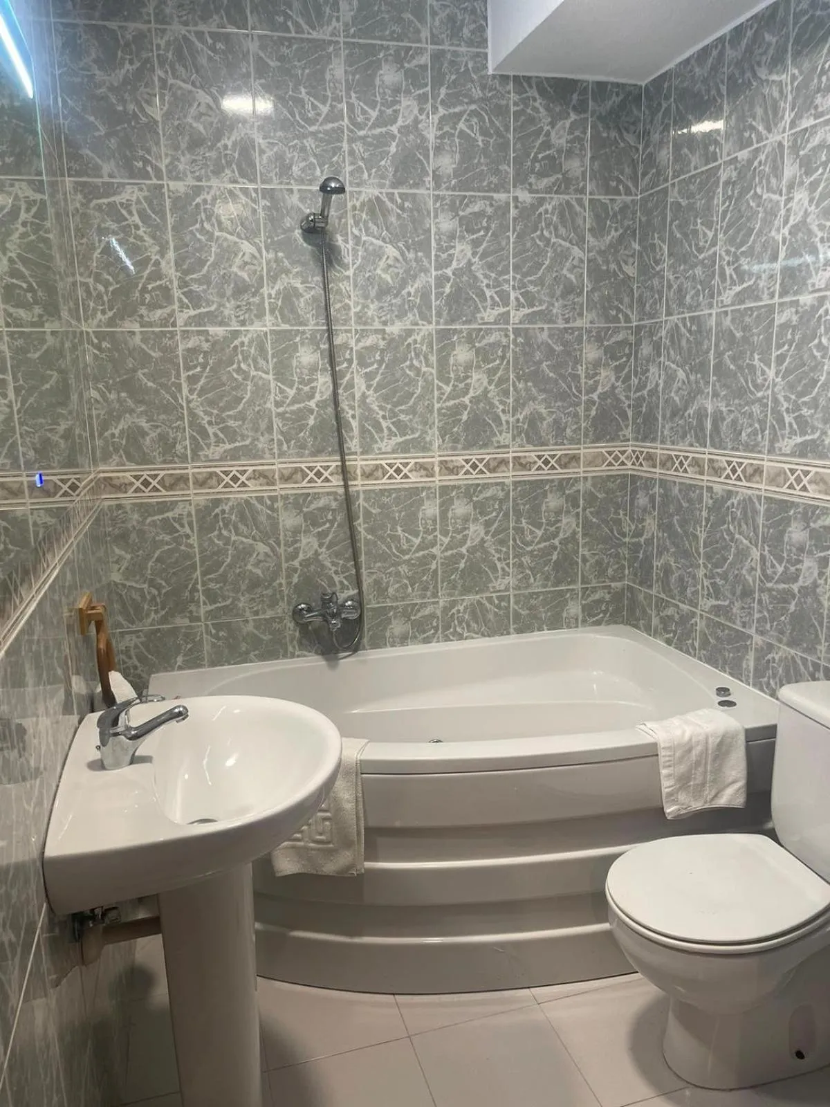 Economy Twin Room in Hostal Julio Cesar