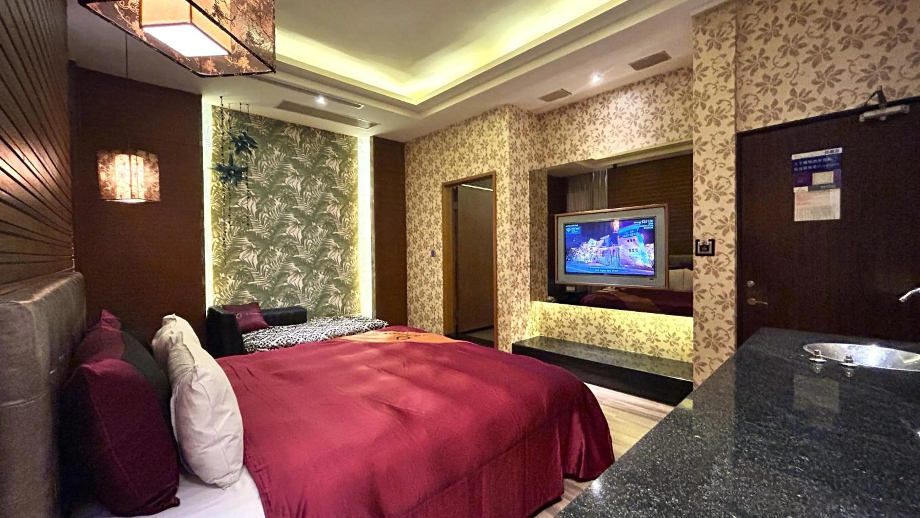 Bed in Shining Motel