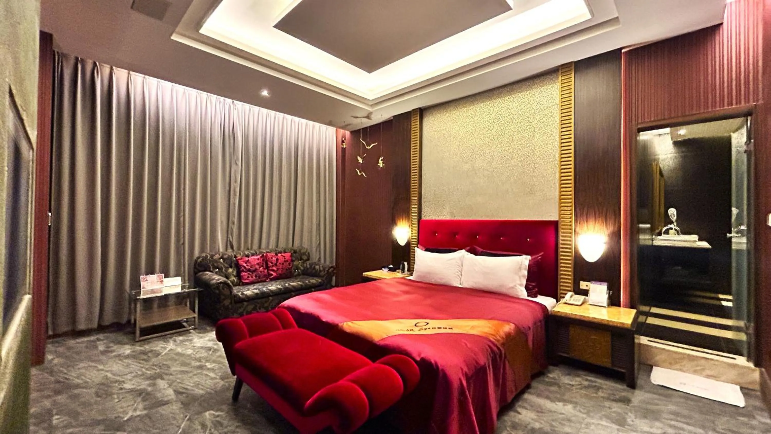 Bed in Shining Motel