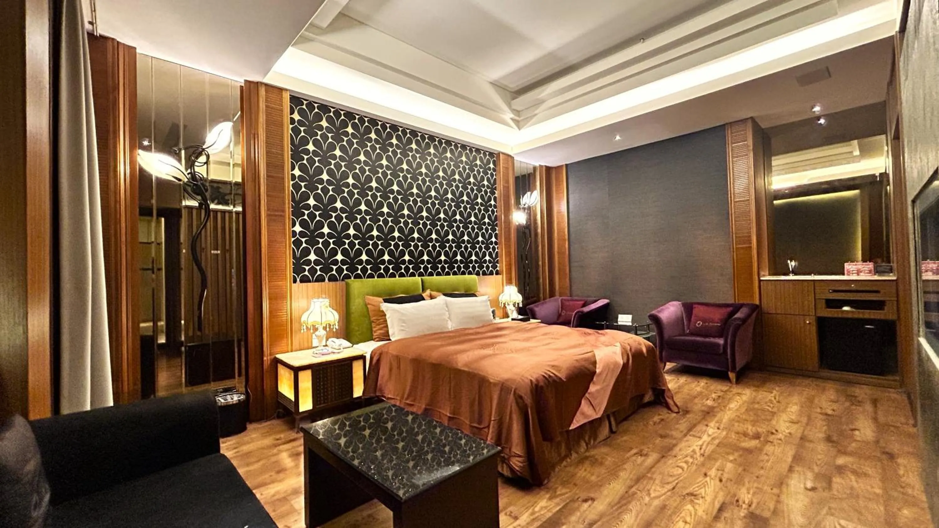 Bed in Shining Motel