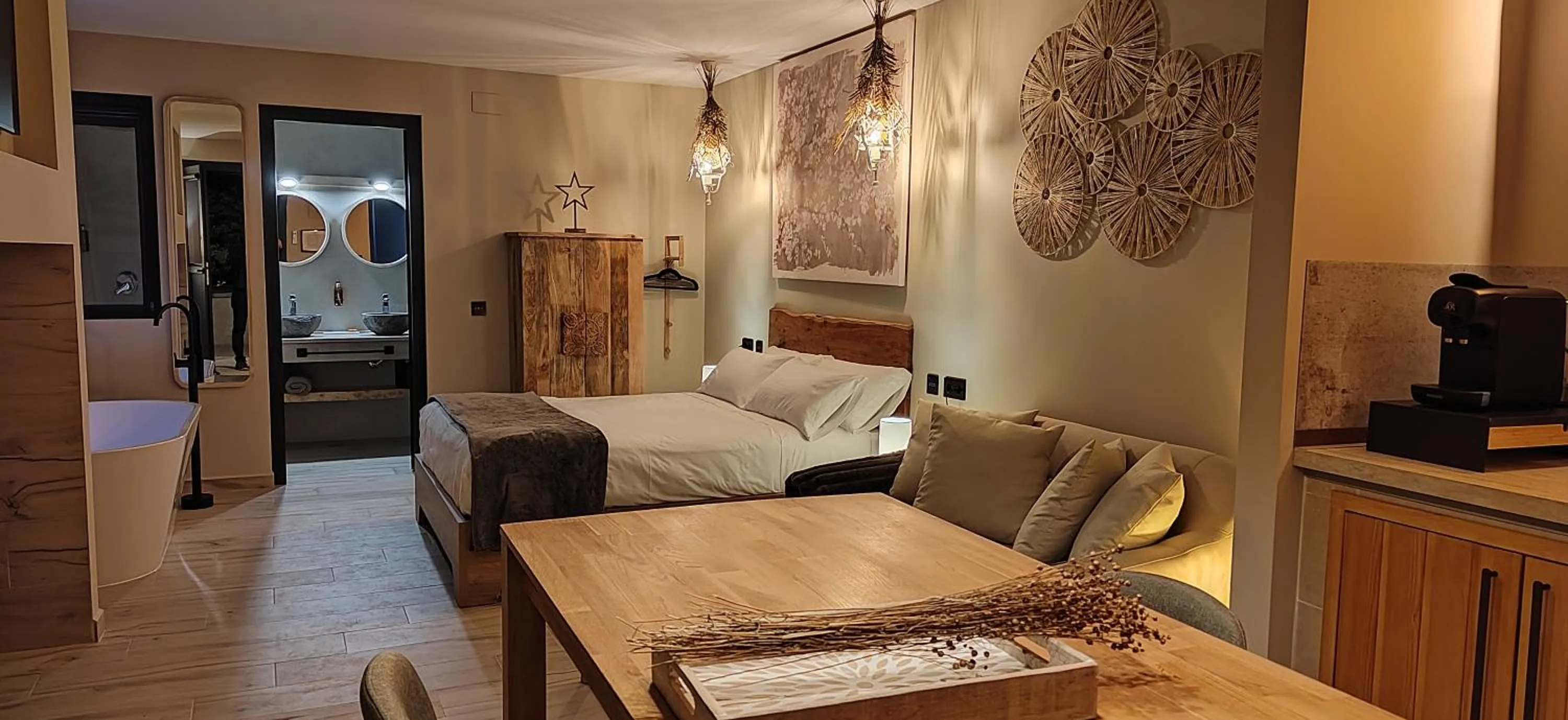 Photo of the whole room, Bed in Las estrellas del duende