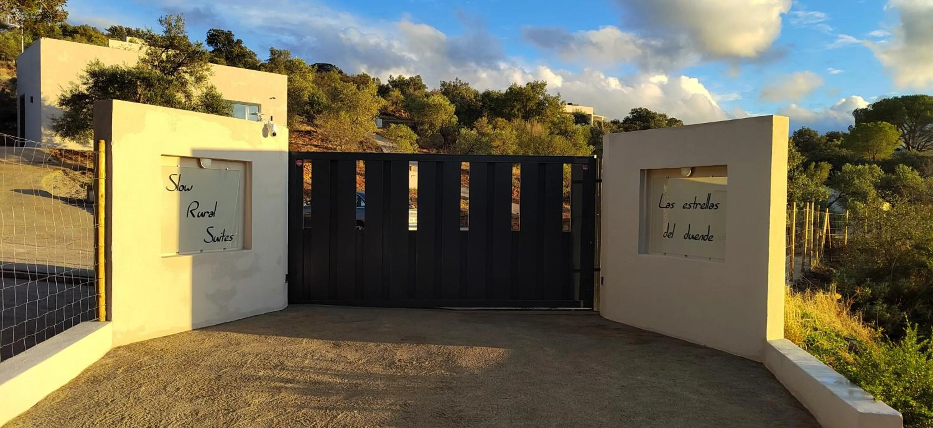 Facade/entrance in Las estrellas del duende