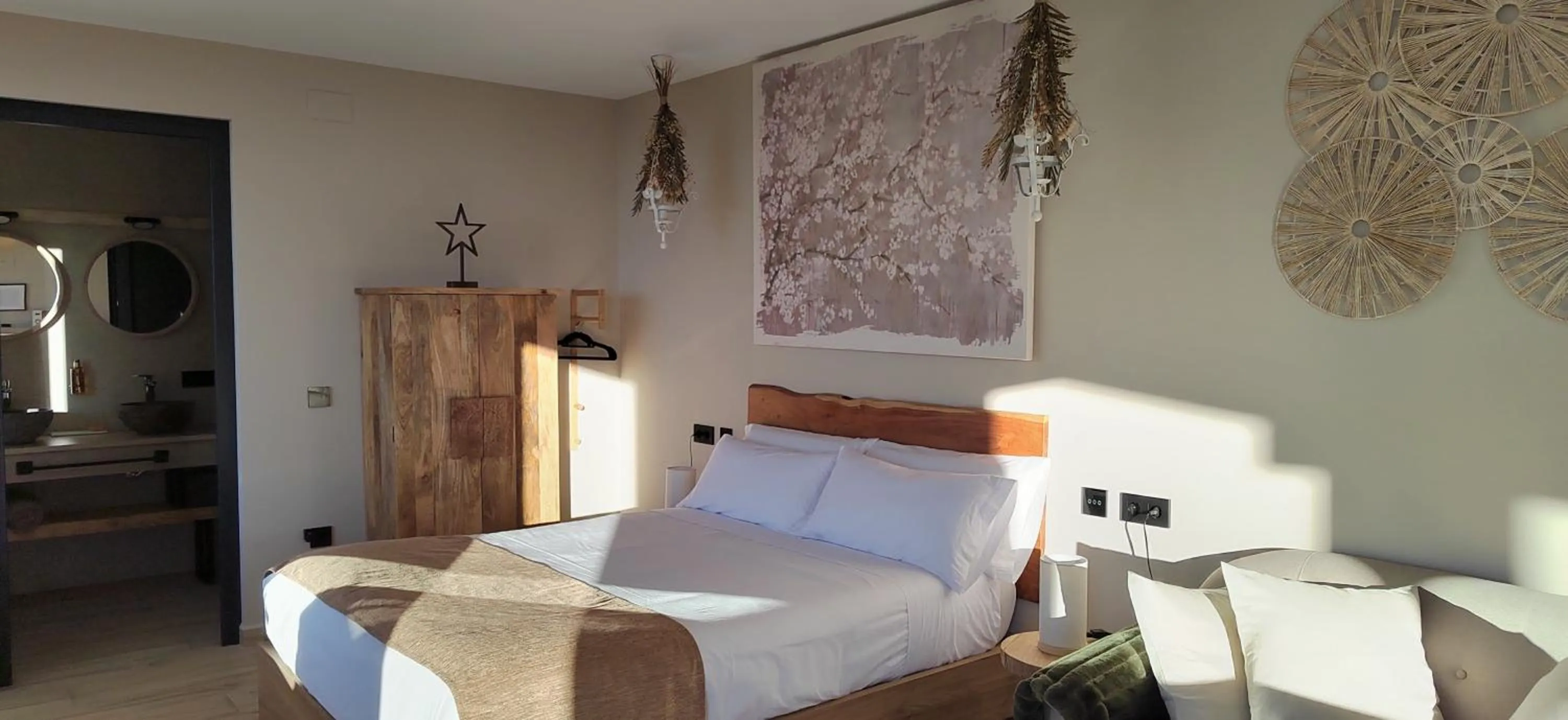 Bedroom, Bed in Las estrellas del duende