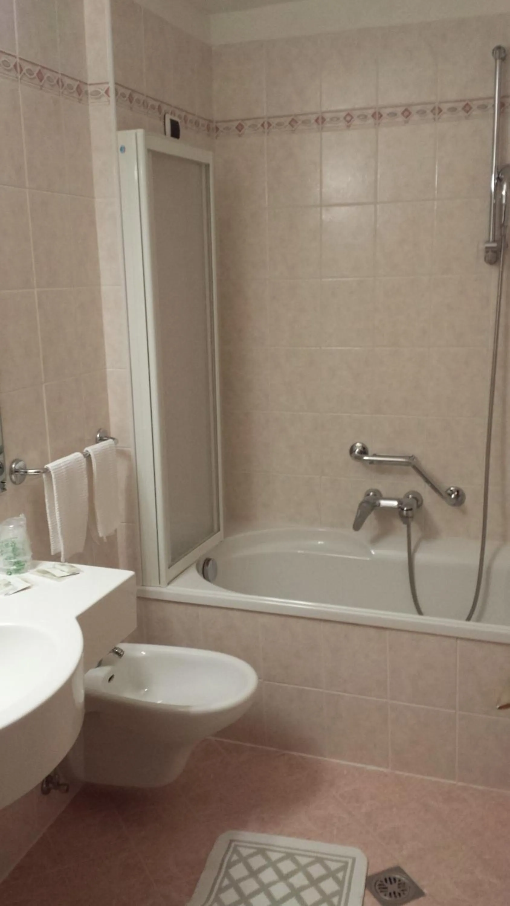 Bathroom in Hotel Rodes