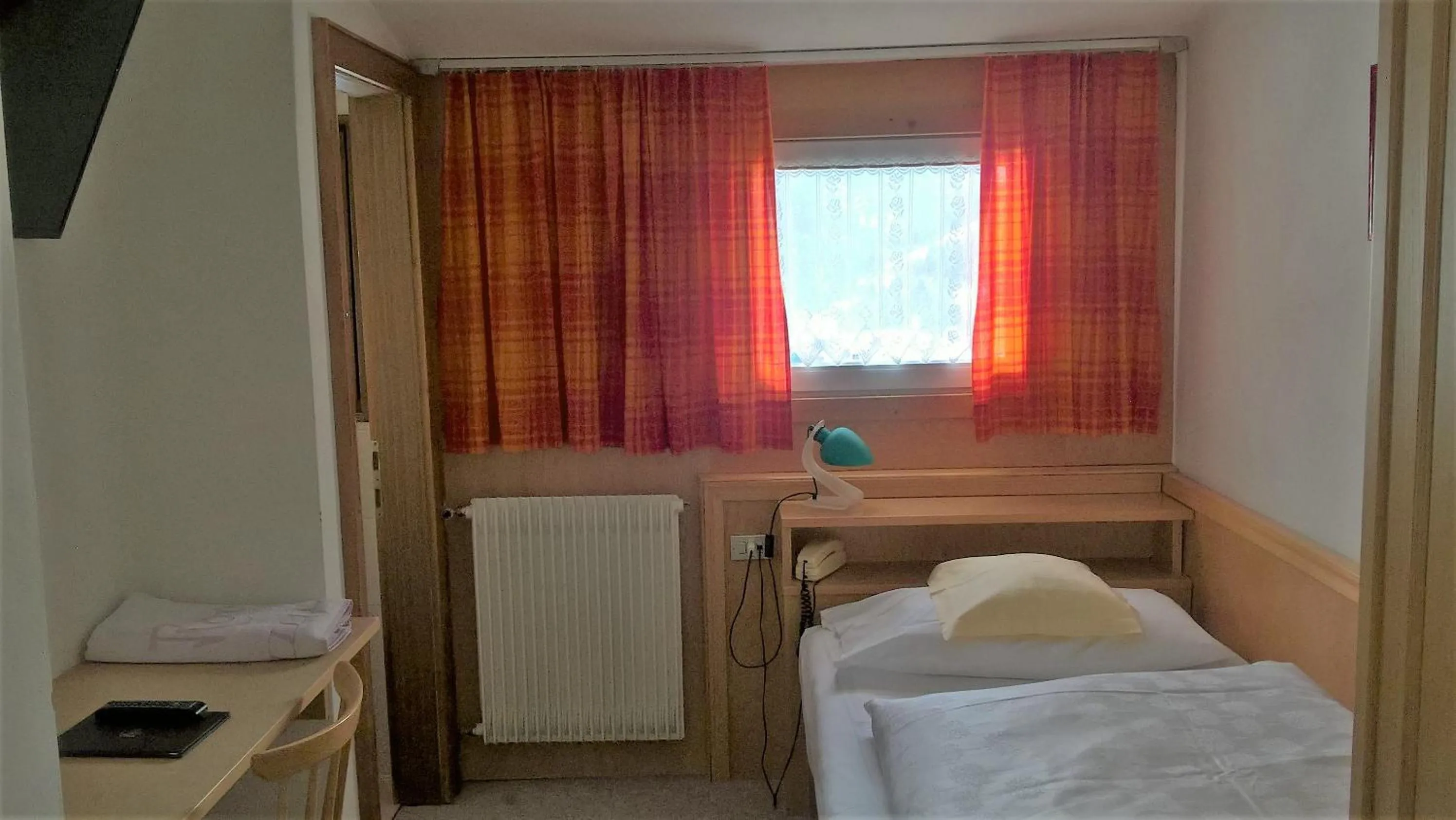 Photo of the whole room, Bed in Hotel Rodes