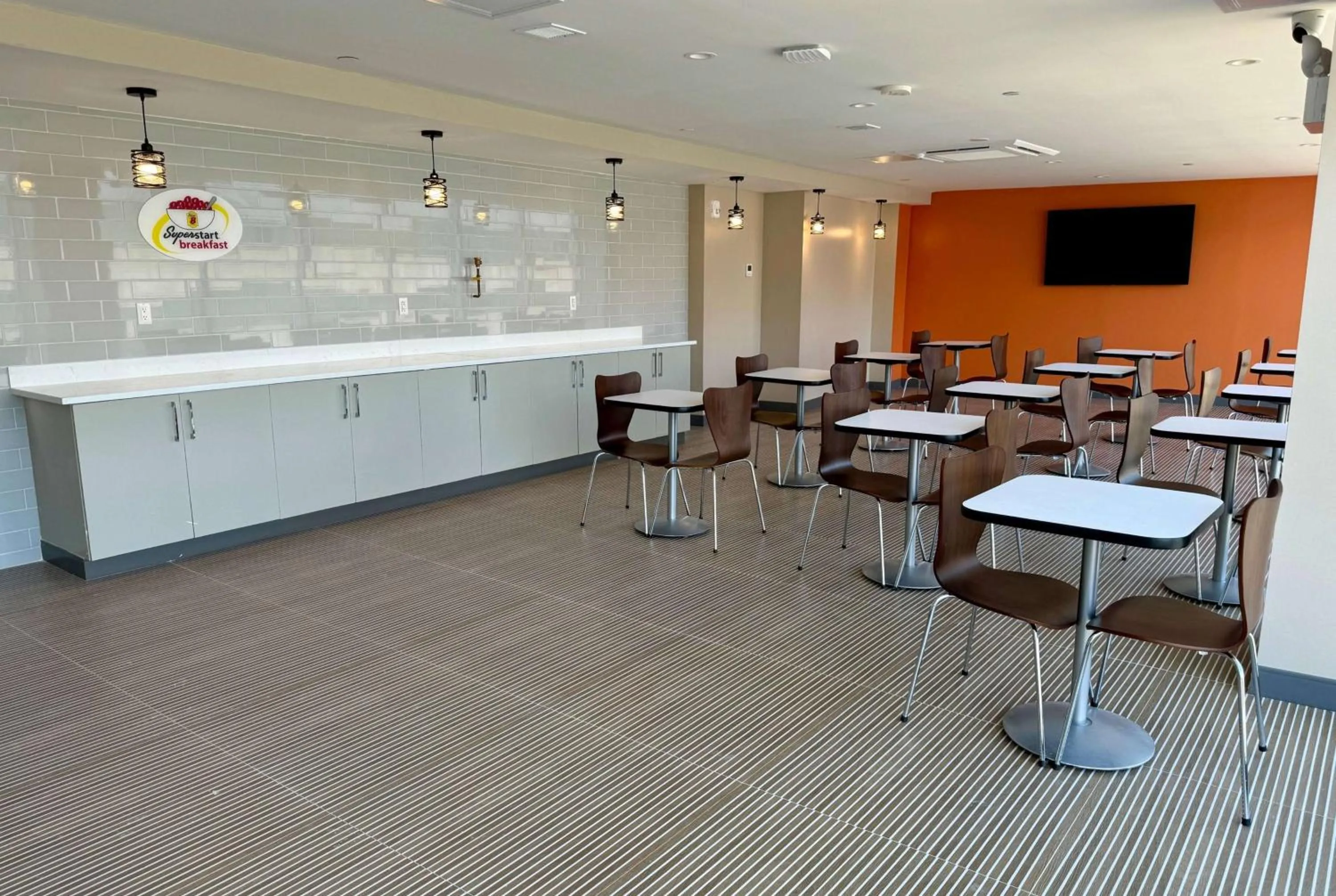 Breakfast in Super 8 by Wyndham Bronx Near Stadium