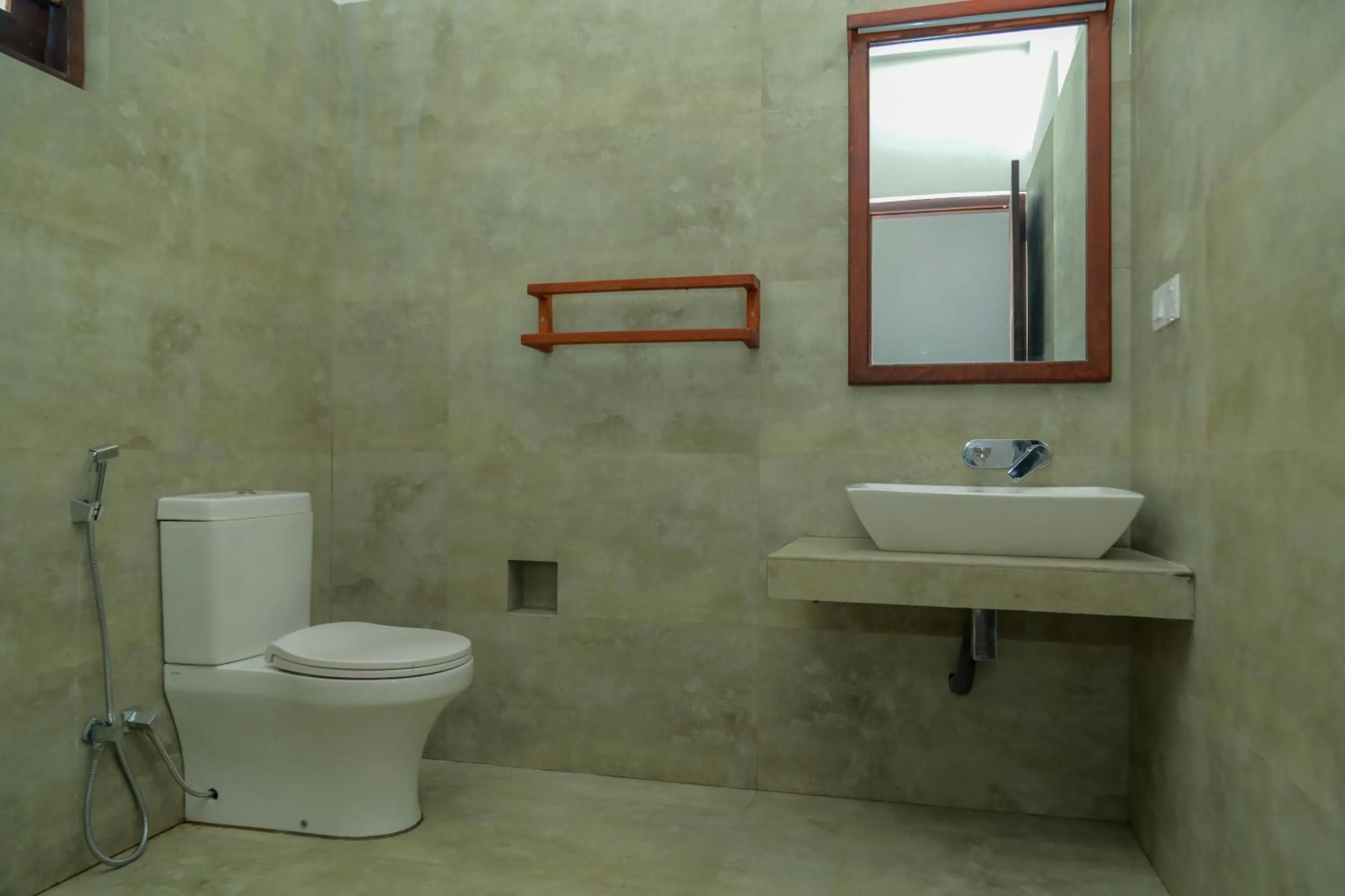 Shower in Traveller's Hotel Hikkaduwa