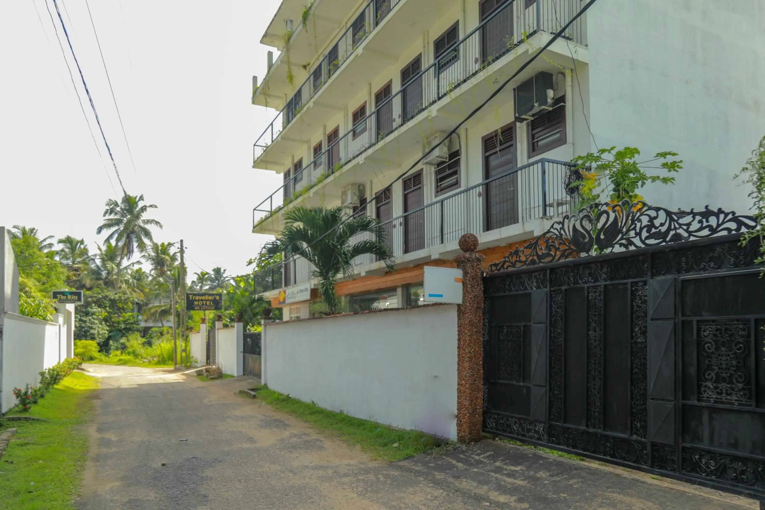 Property building in Traveller's Hotel Hikkaduwa