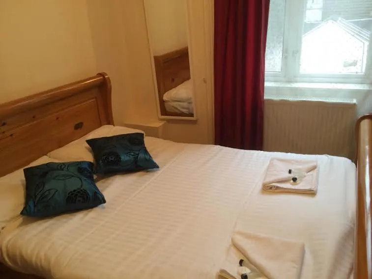 Bed in Kensington and Chelsea Apartment