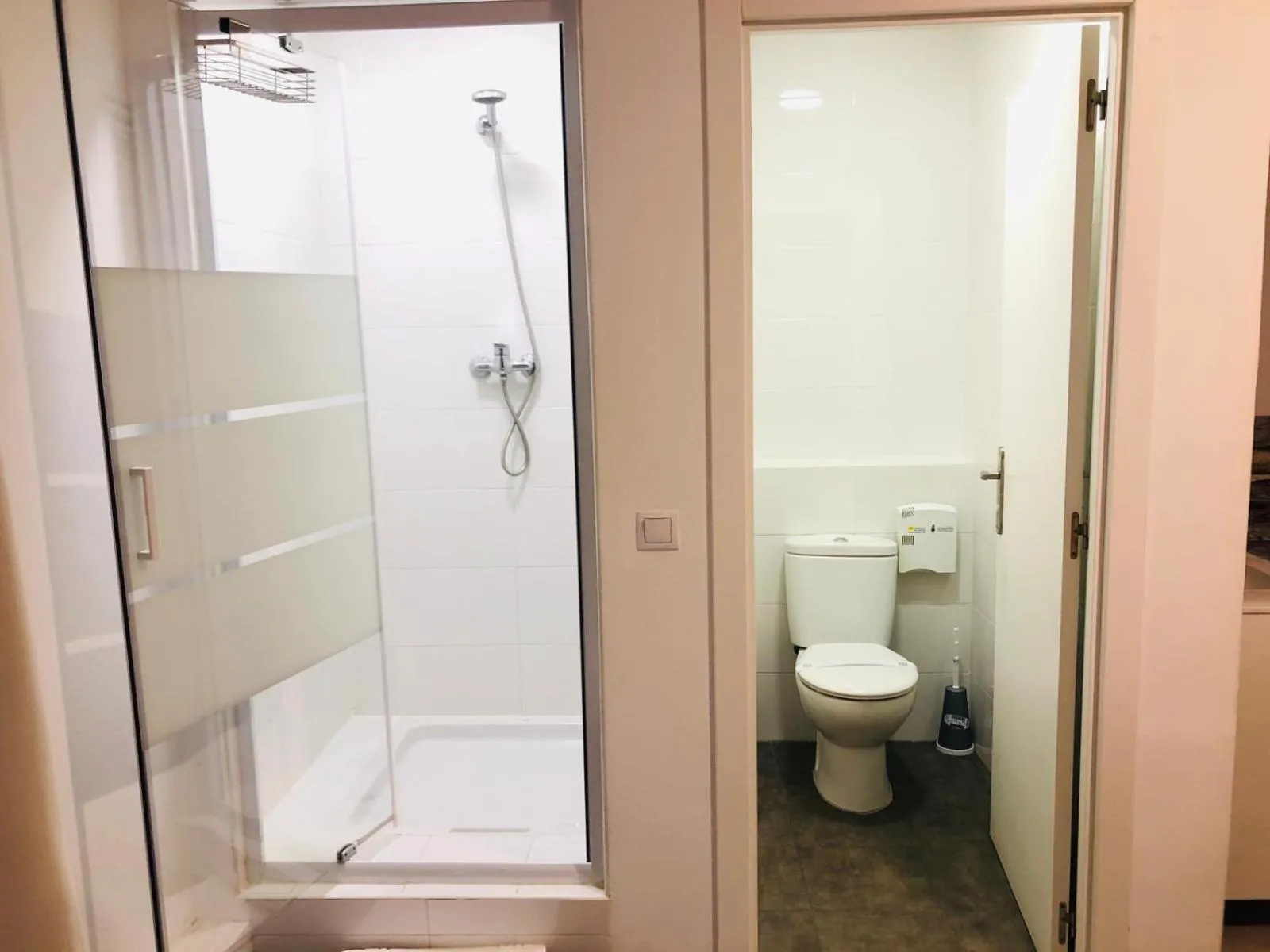 Bathroom in VALENCIA SUITS YOU Centro Histórico, Establecimiento Automatizado-Fast Auto Check in&Out, Solo para Adultos-Adults only