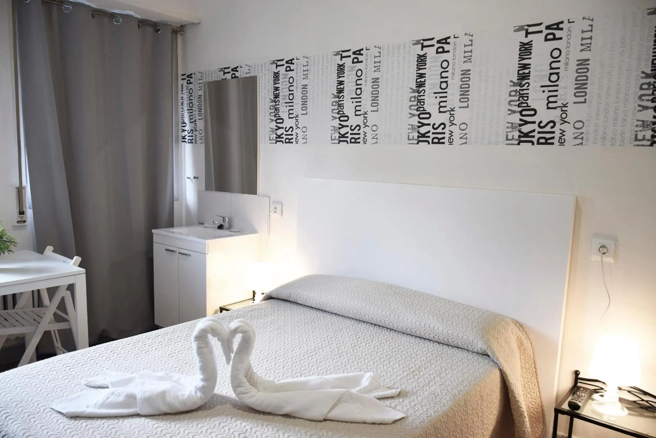 Double Room with Shared Bathroom in VALENCIA SUITS YOU Centro Histórico, Establecimiento Automatizado-Fast Auto Check in&Out, Solo para Adultos-Adults only Double Room with Shared Bathroom in VALENCIA SUITS YOU Centro Histórico, Establecimiento Automatizado-Fast Auto Check in&Out, Solo para Adultos-Adults only