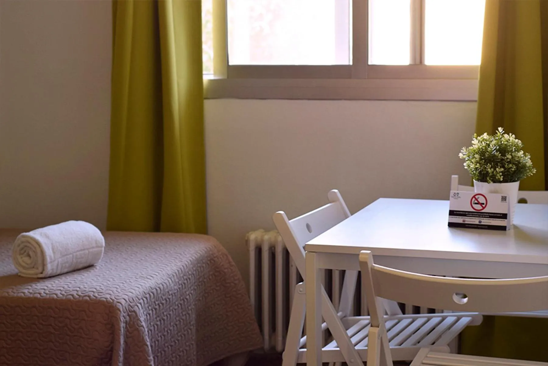 Photo of the whole room in VALENCIA SUITS YOU Centro Histórico, Establecimiento Automatizado-Fast Auto Check in&Out, Solo para Adultos-Adults only