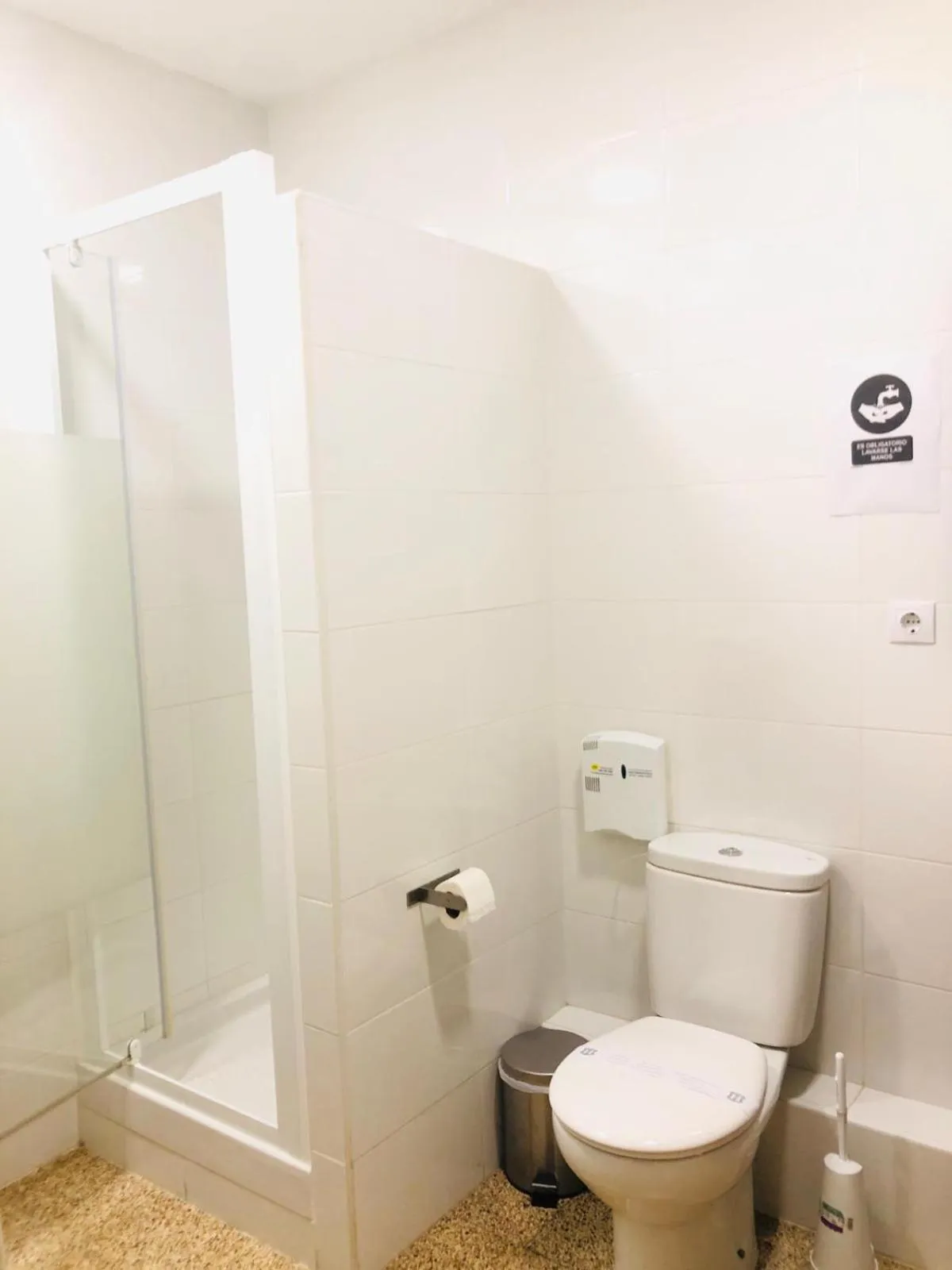 Bathroom in VALENCIA SUITS YOU Centro Histórico, Establecimiento Automatizado-Fast Auto Check in&Out, Solo para Adultos-Adults only