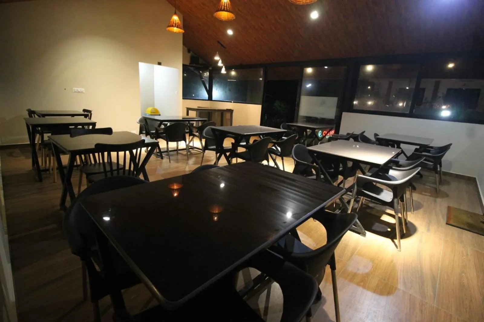 Restaurant/places to eat in Cleveland Resorts Kanthalloor