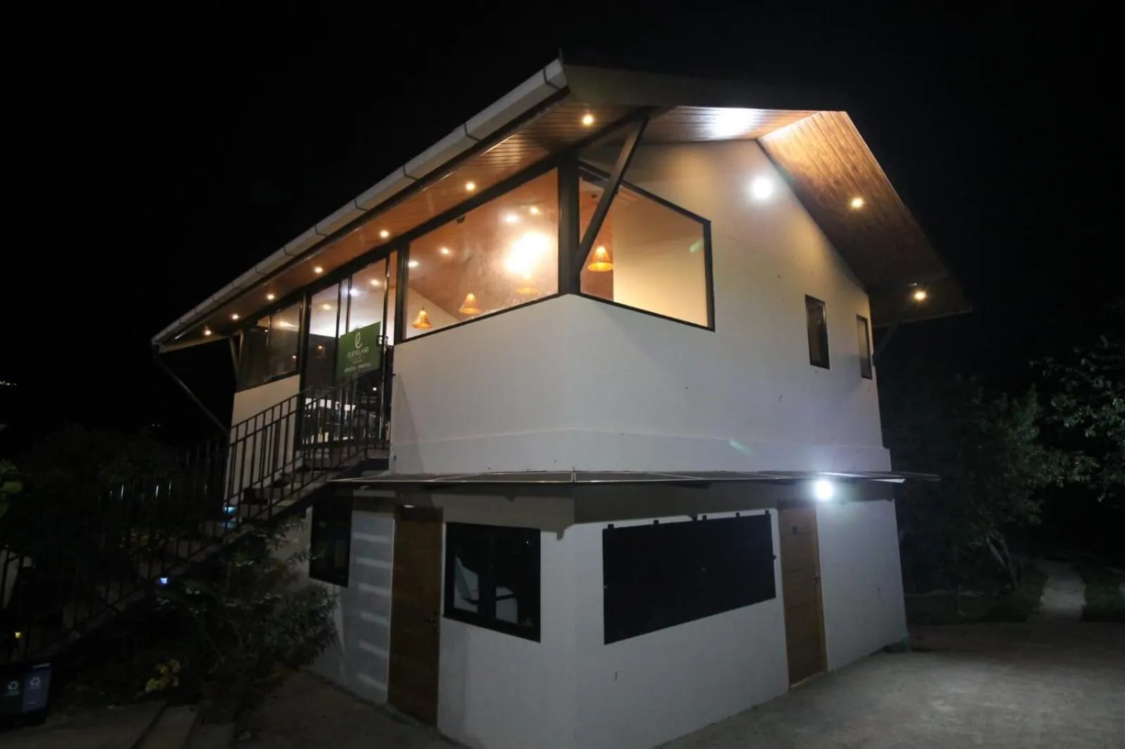 Restaurant/places to eat in Cleveland Resorts Kanthalloor