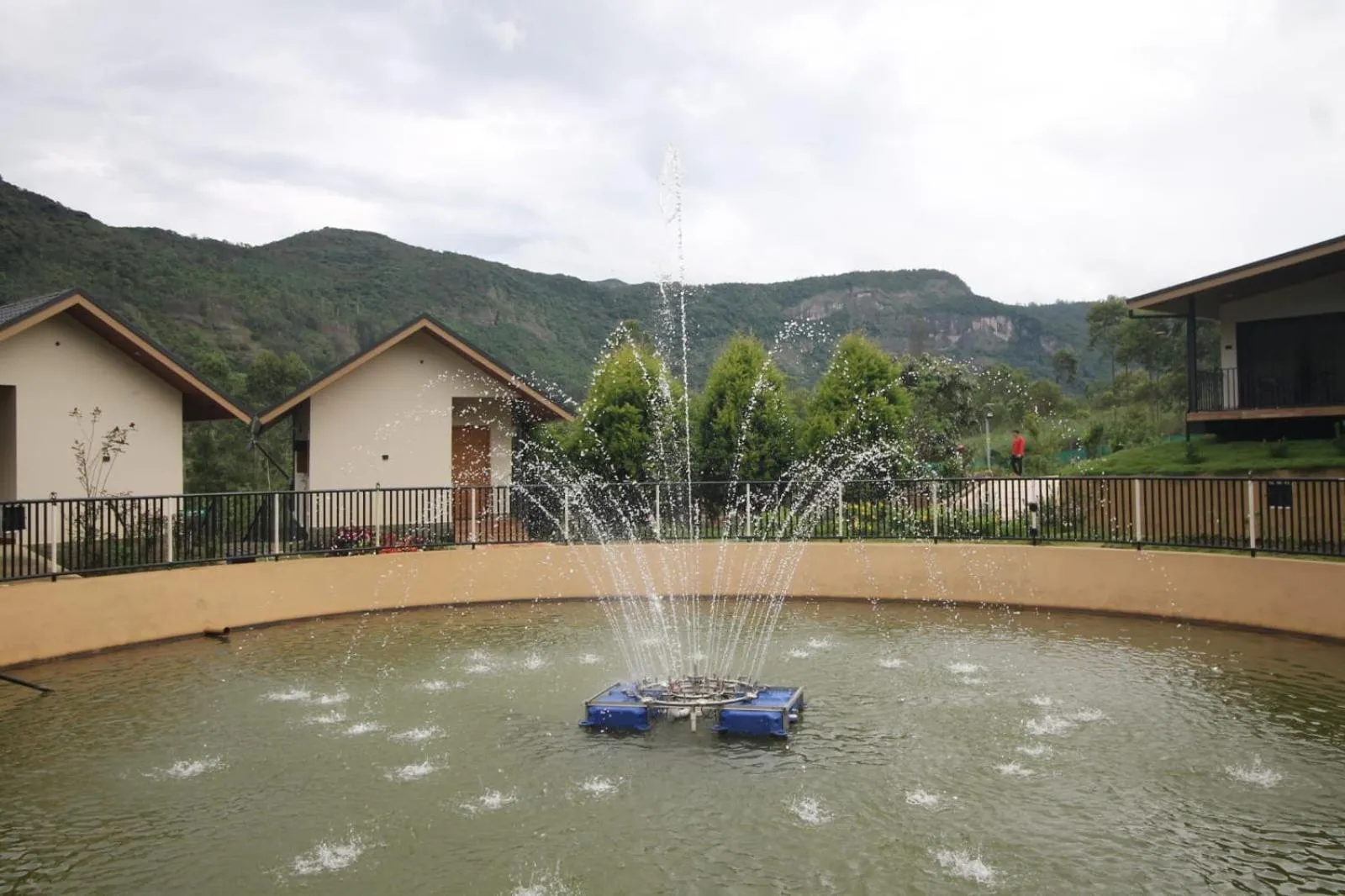 Pool view in Cleveland Resorts Kanthalloor