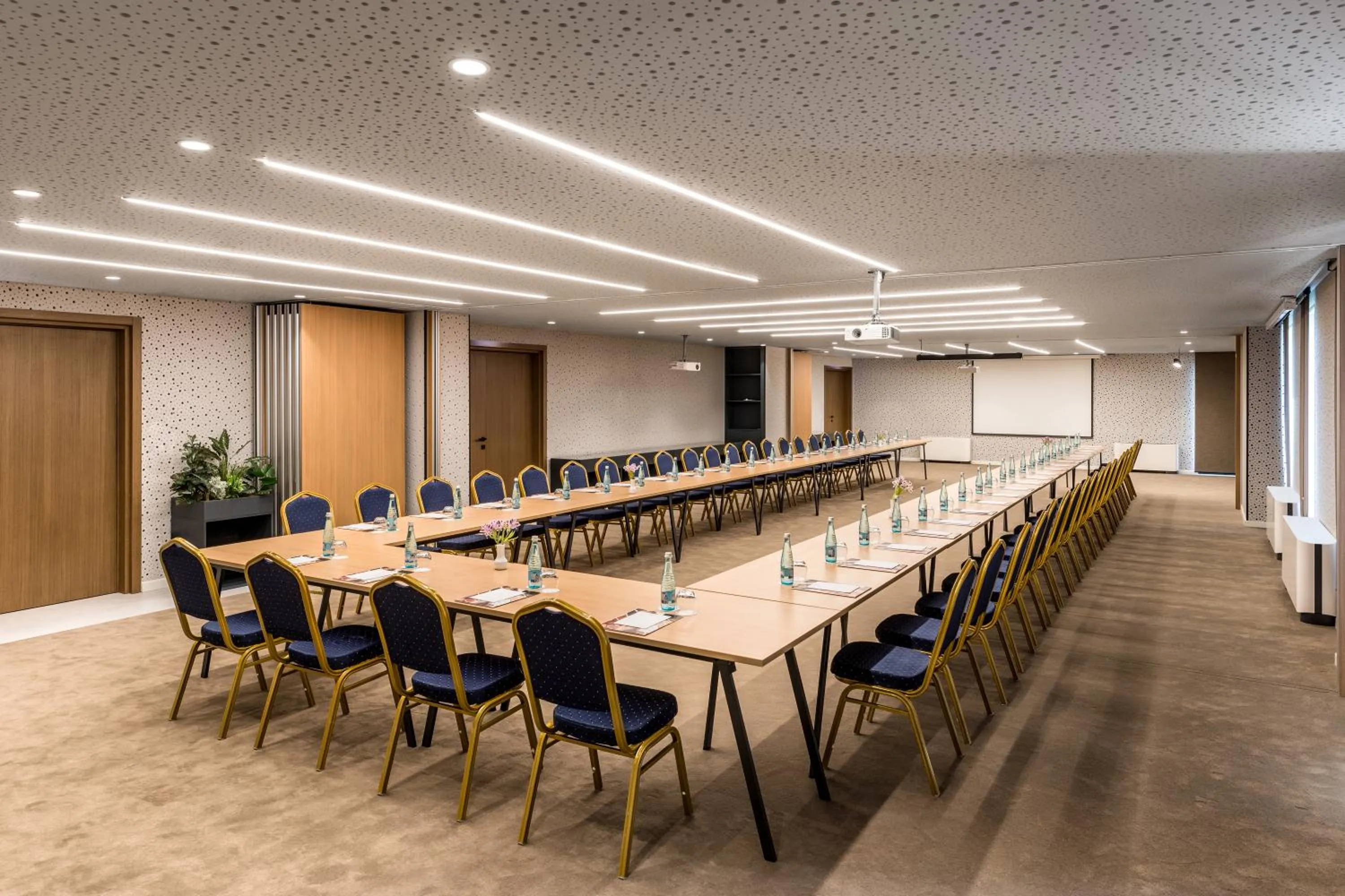 Seating area in Mercure Tirana