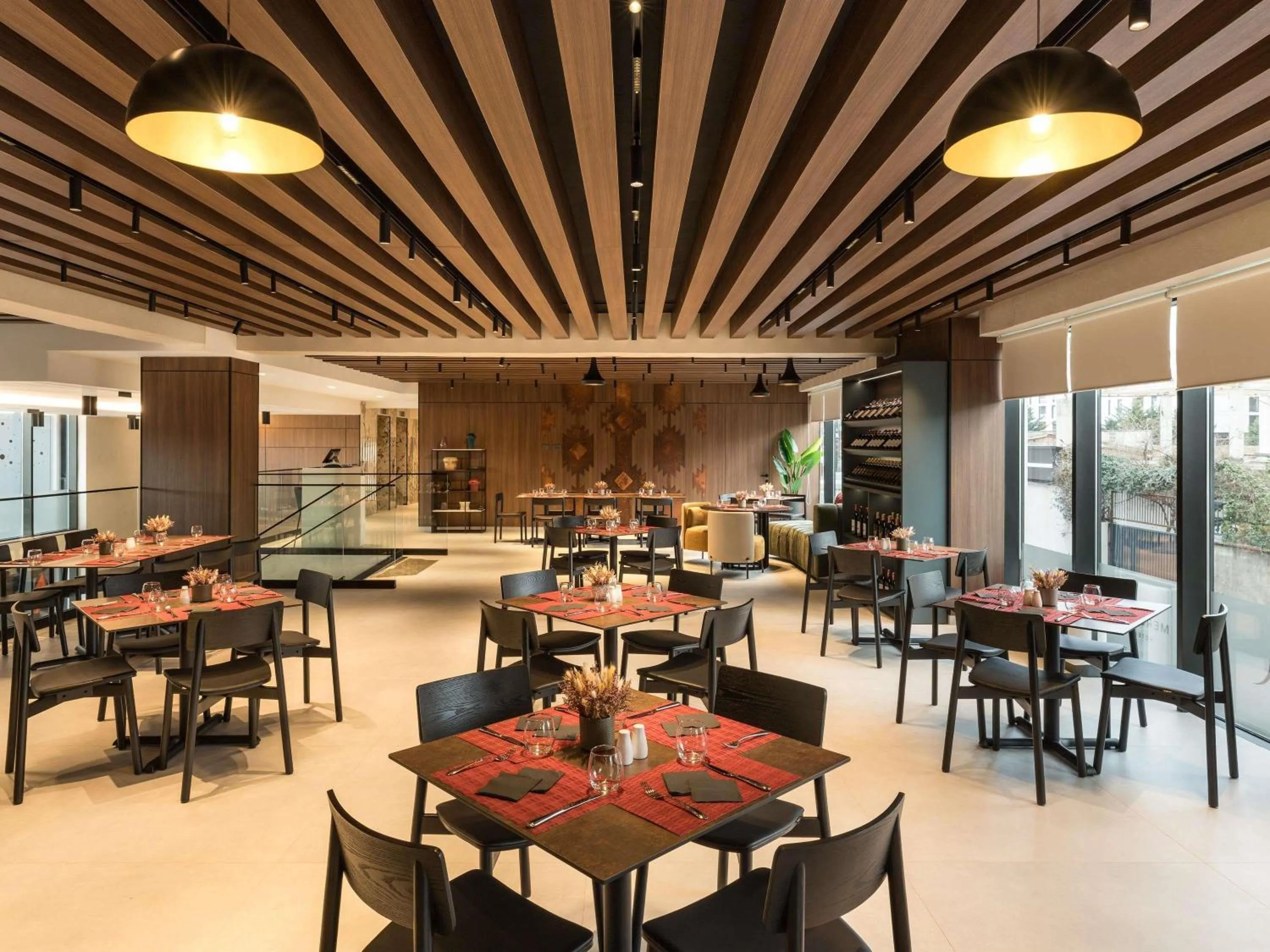 Restaurant/places to eat in Mercure Tirana