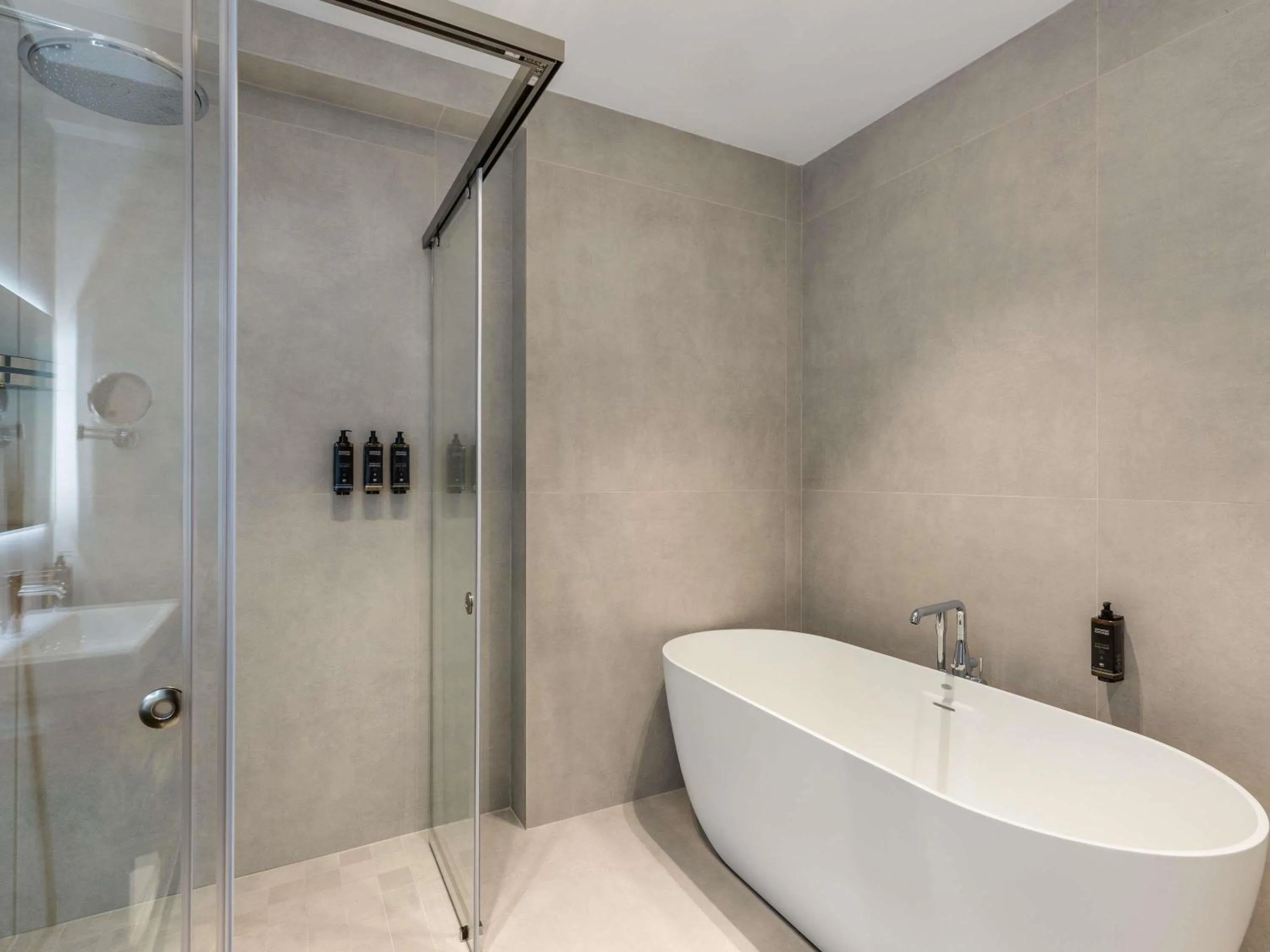 Bedroom in Mercure Tirana