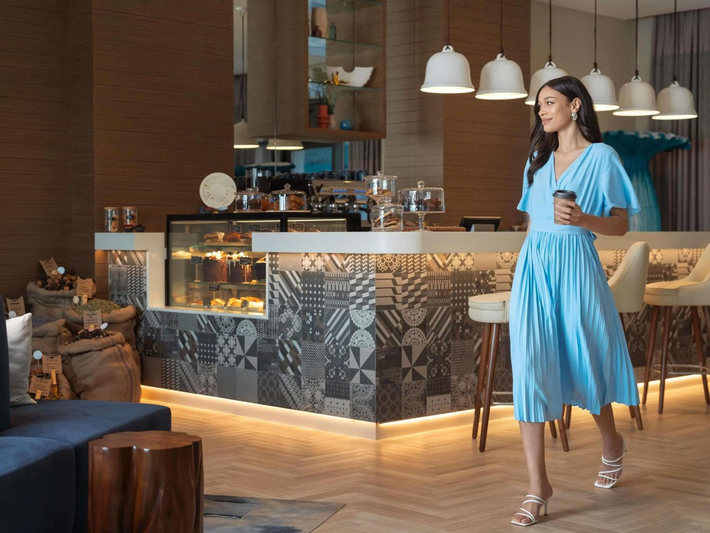 Restaurant/places to eat in Mercure Dubai Deira