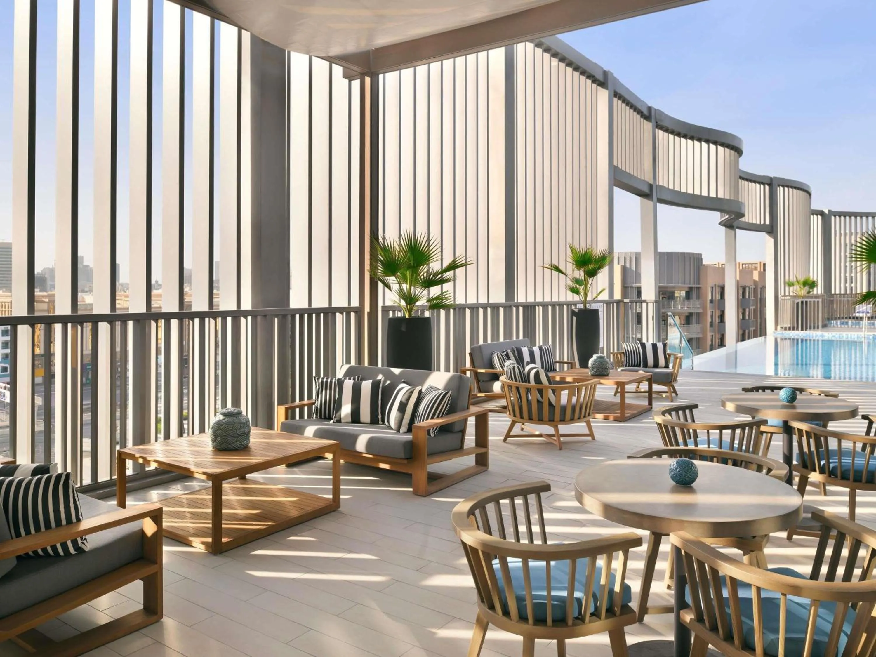 Lounge or bar in Mercure Dubai Deira