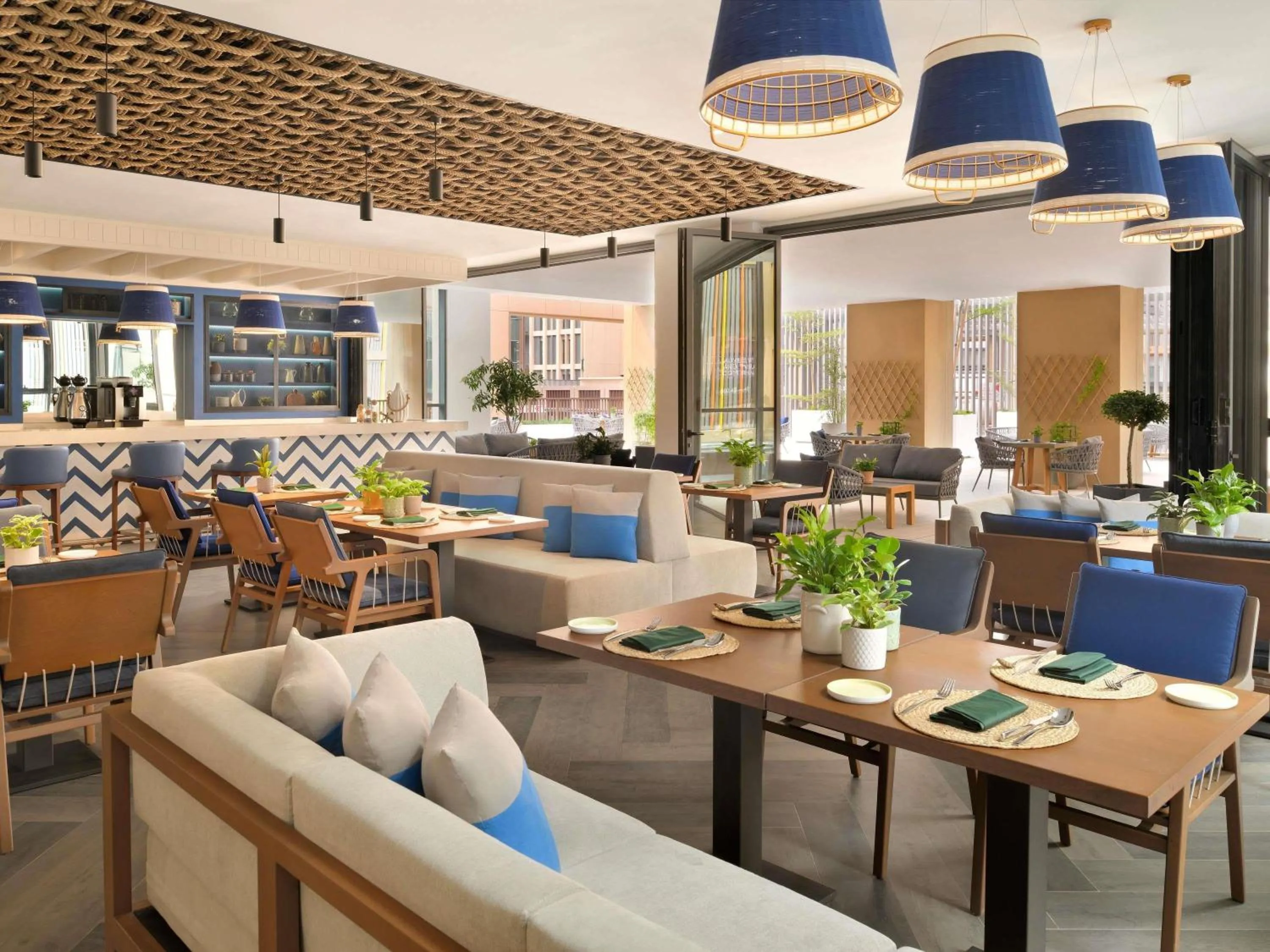 Restaurant/places to eat in Mercure Dubai Deira