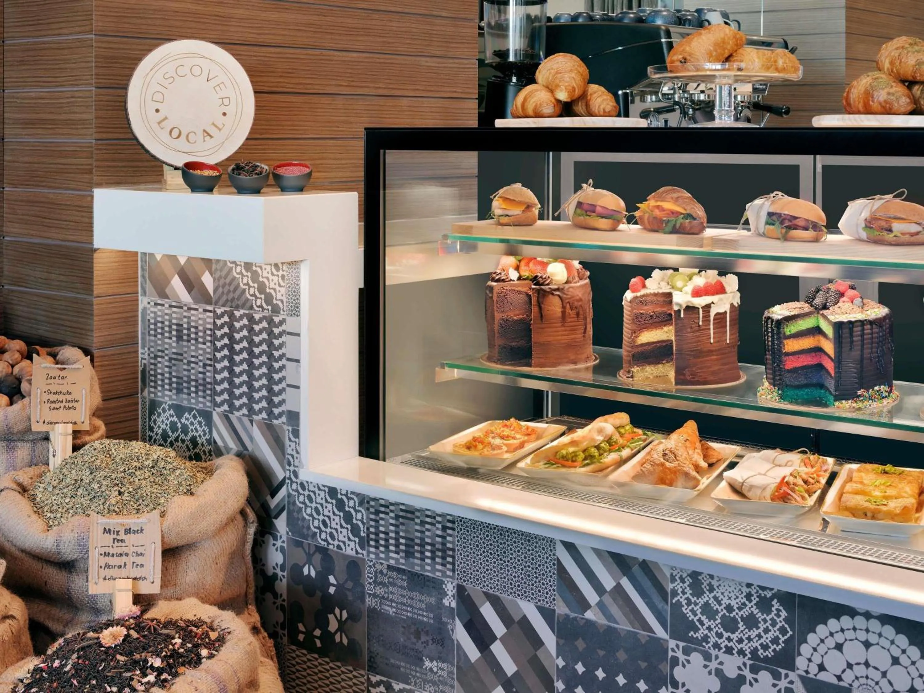 Restaurant/places to eat in Mercure Dubai Deira