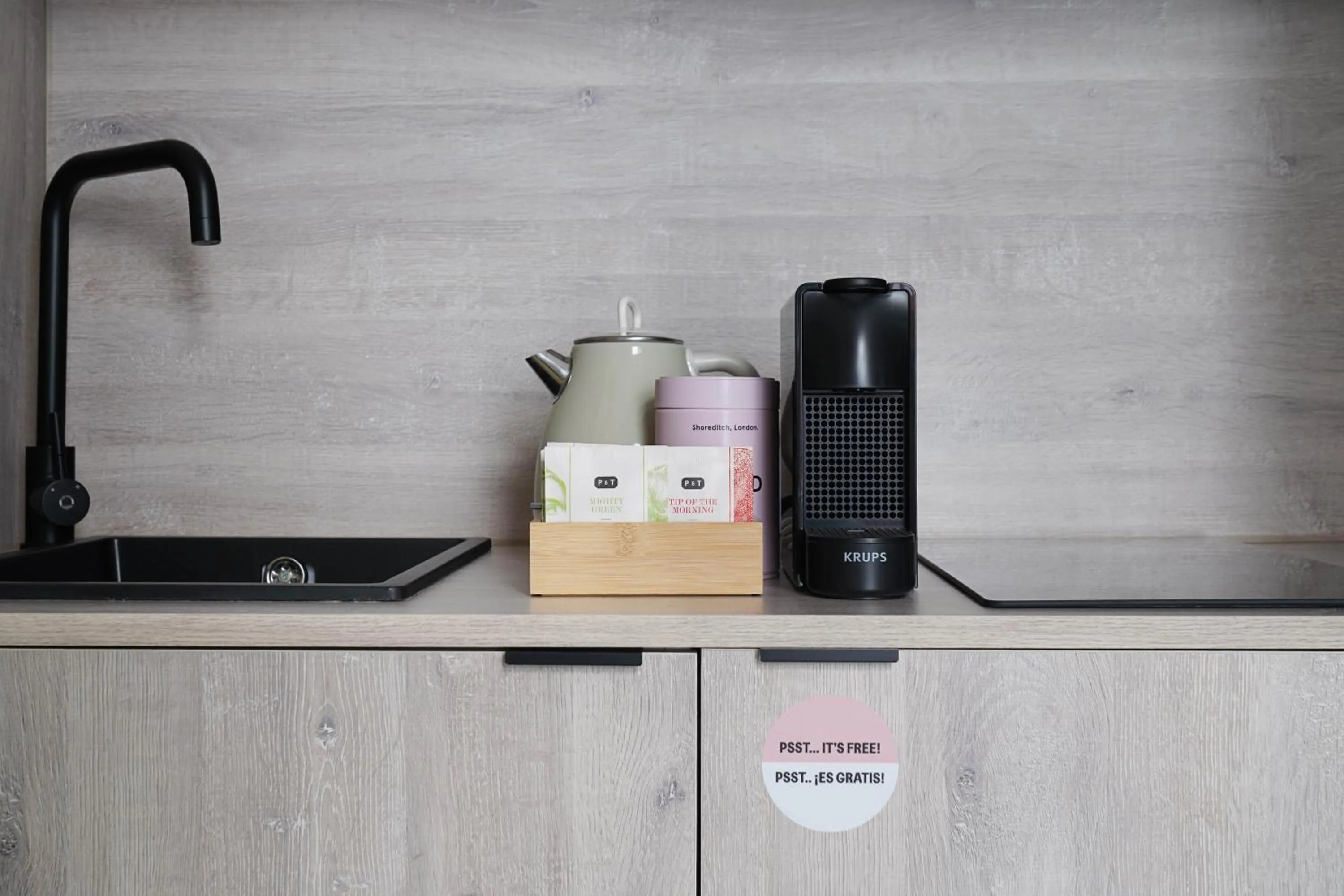 Coffee/tea facilities in Numa Madrid Luna